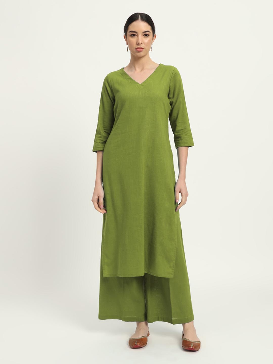 Thevasa Verve and Versality V-Neck Straight Pure Cotton Tunic And Palazzo, Green
Thevasa Verve and Versality V-Neck Straight Pure Cotton Tunic And Palazzo, Green