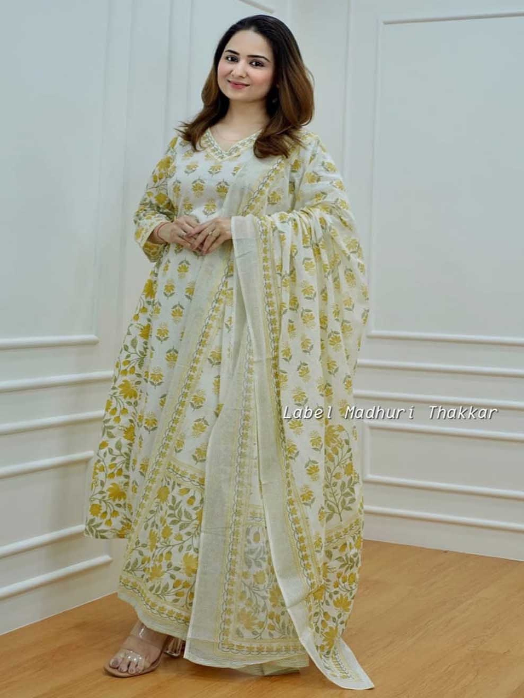 Danilo Women Floral Printed Regular Pure Cotton Kurta with Salwar & With Dupatta, Yellow
Danilo Women Floral Printed Regular Pure Cotton Kurta with Salwar & With Dupatta, Yellow