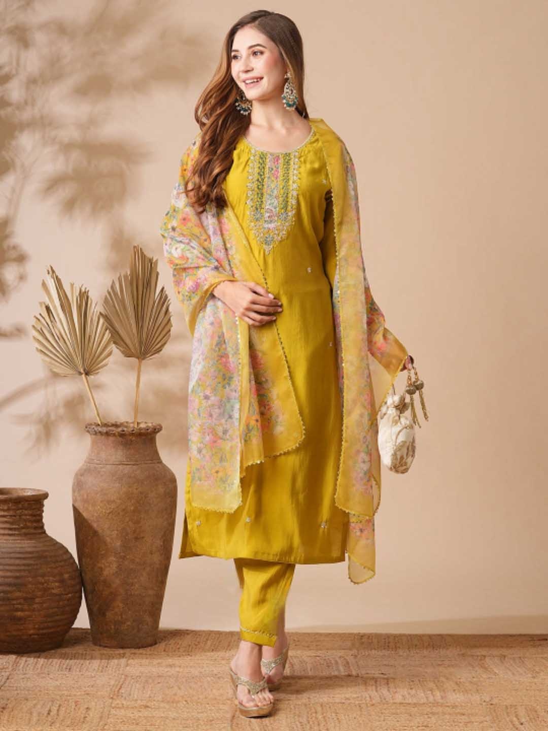 KALINI Women Floral Embroidered Regular Thread Work Chanderi Silk Kurta with Trousers & With Dupatta, Yellow
KALINI Women Floral Embroidered Regular Thread Work Chanderi Silk Kurta with Trousers & With Dupatta, Yellow