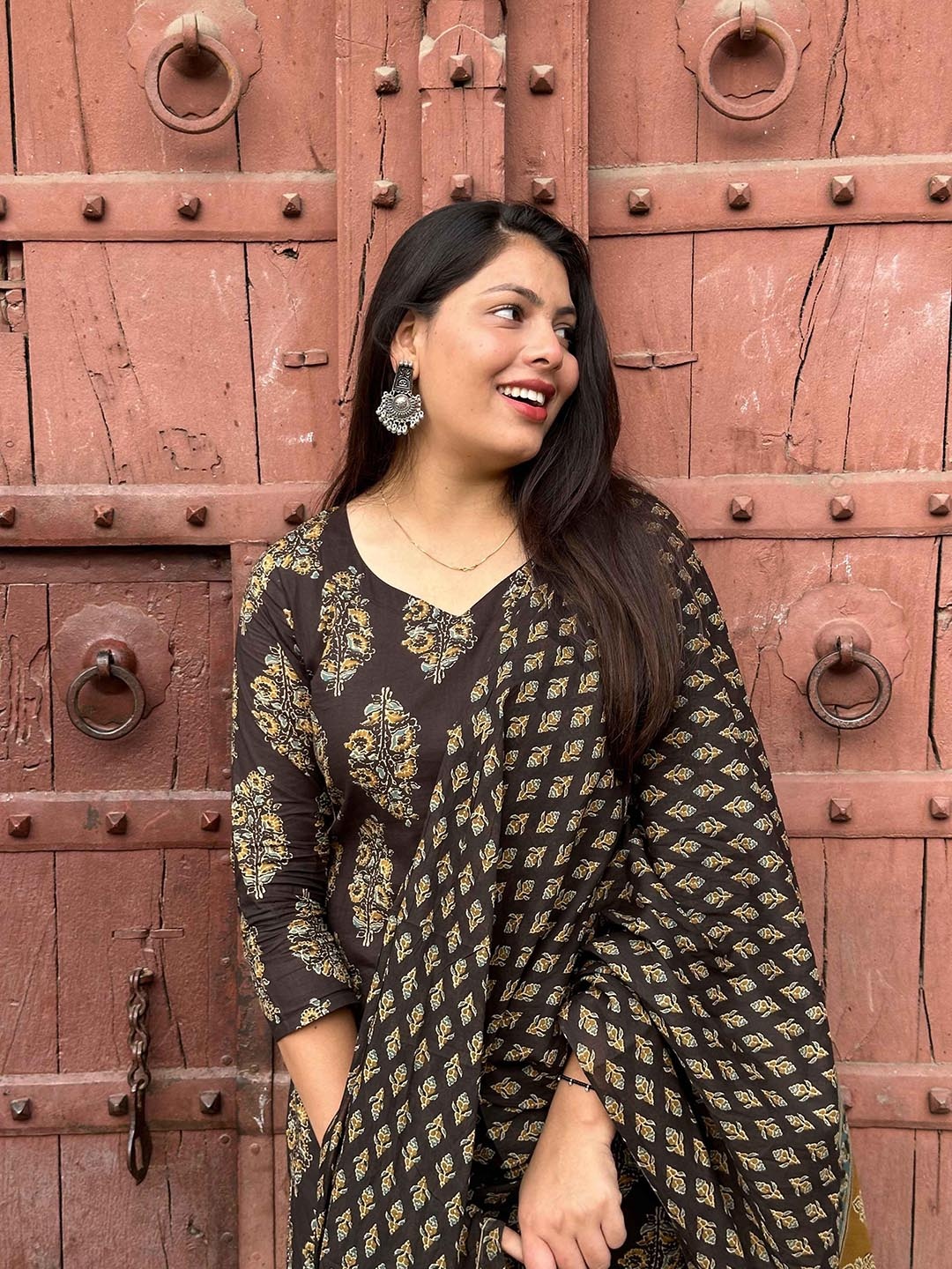JONAYA Women Floral Printed Regular Pure Cotton Kurta with Trousers & With Dupatta, Brown
JONAYA Women Floral Printed Regular Pure Cotton Kurta with Trousers & With Dupatta, Brown