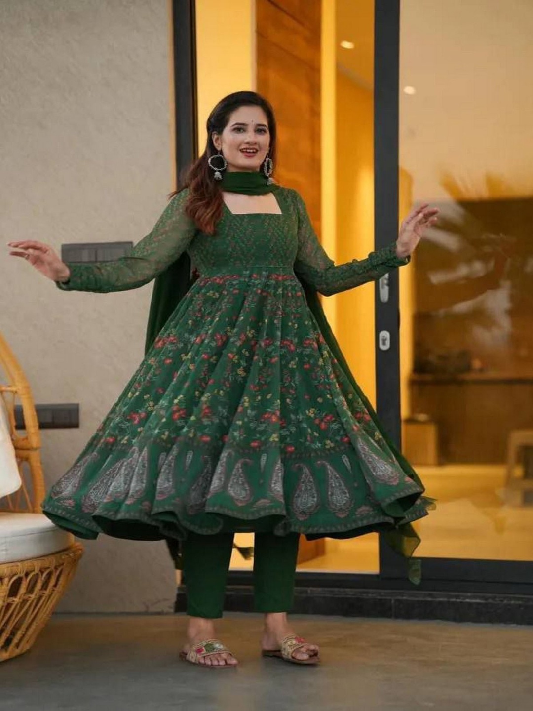 mimi design Women Ethnic Motifs Printed Empire Silk Georgette Kurta with Dhoti Pants & With Dupatta, Green
mimi design Women Ethnic Motifs Printed Empire Silk Georgette Kurta with Dhoti Pants & With Dupatta, Green
