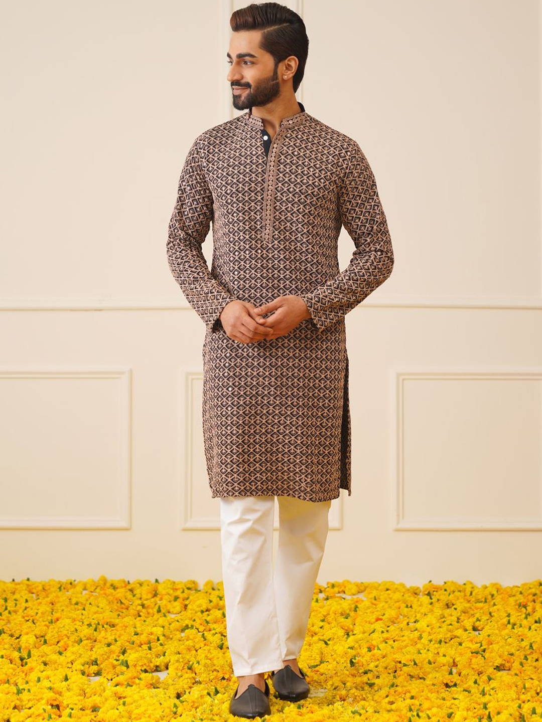 Jompers Men Embroidered Regular Sequinned Pure Cotton Kurta with Pyjamas, Black
Jompers Men Embroidered Regular Sequinned Pure Cotton Kurta with Pyjamas, Black