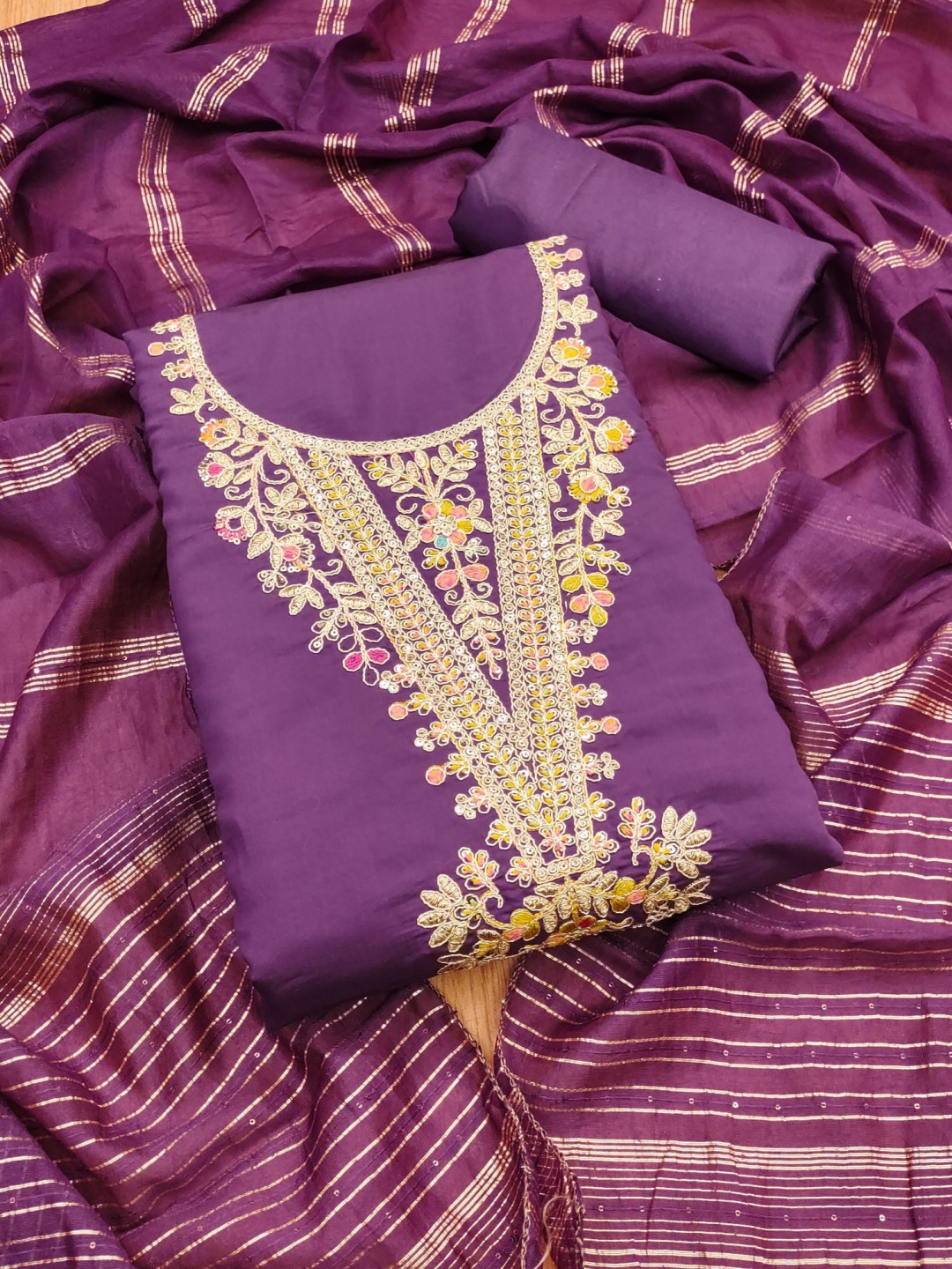 Panzora Floral Embroidered Cotton Blend Unstitched Dress Material, Purple
Panzora Floral Embroidered Cotton Blend Unstitched Dress Material, Purple