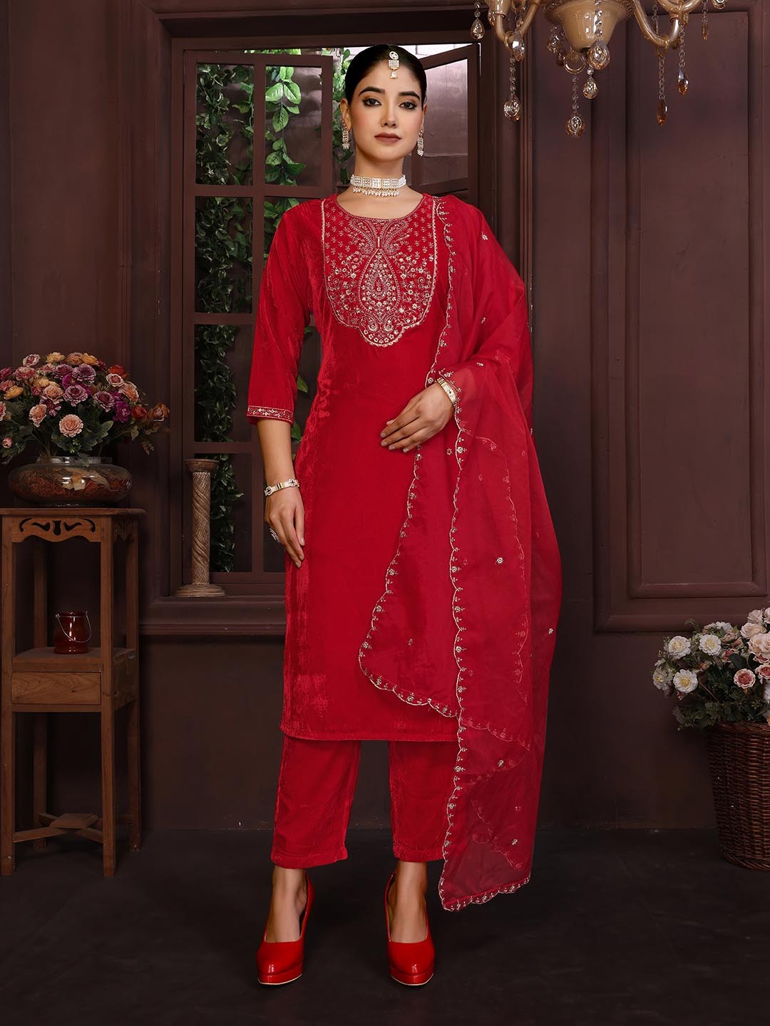 Royal Export Women Ethnic Motifs Embroidered Regular Velvet Kurta with Trousers & With Dupatta, Red
Royal Export Women Ethnic Motifs Embroidered Regular Velvet Kurta with Trousers & With Dupatta, Red