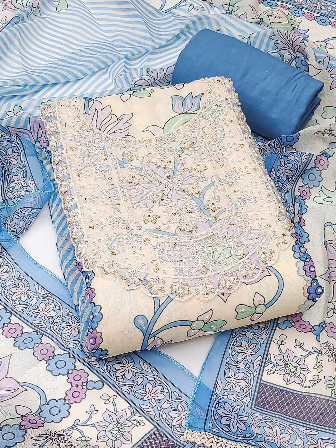 Maroosh Floral Printed Stones And Beads Work Organza Unstitched Dress Material, Teal
Maroosh Floral Printed Stones And Beads Work Organza Unstitched Dress Material, Teal