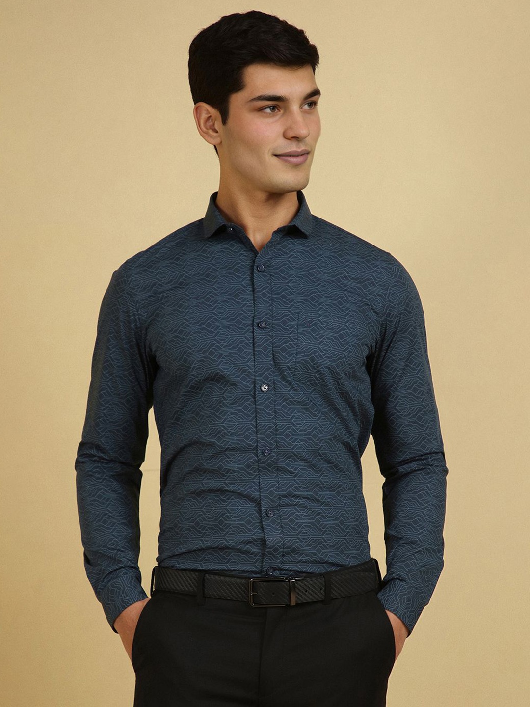 Allen Solly Men Slim Fit Spread Collar Geometric Printed Cotton Formal Shirt, Navy blue
Allen Solly Men Slim Fit Spread Collar Geometric Printed Cotton Formal Shirt, Navy blue