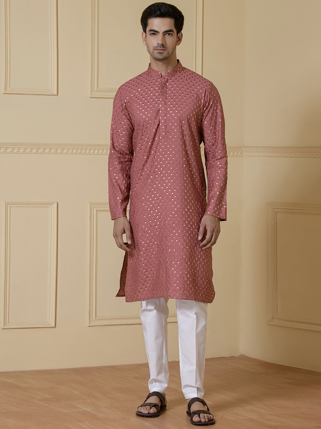 Satwaa Floral Embroidered Mandarin Collar Sequinned Cotton Silk Straight Kurta, Pink
Satwaa Floral Embroidered Mandarin Collar Sequinned Cotton Silk Straight Kurta, Pink