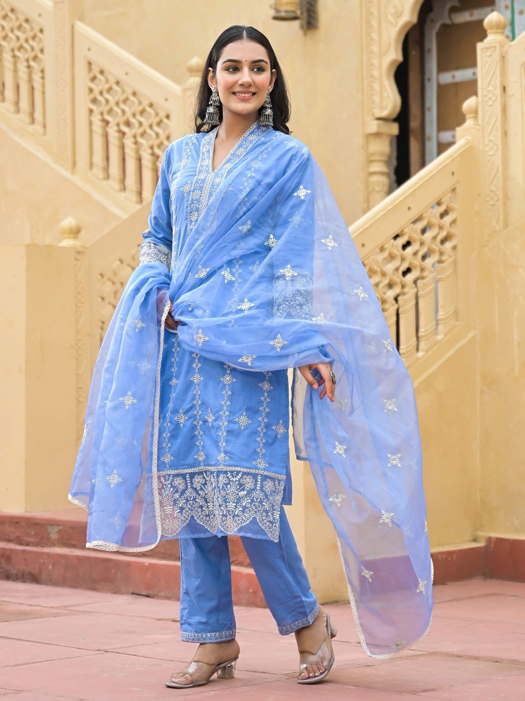 SHIFORY Floral Embroidered V-Neck Pure Cotton Kurta With Trousers And Dupatta, Blue
SHIFORY Floral Embroidered V-Neck Pure Cotton Kurta With Trousers And Dupatta, Blue