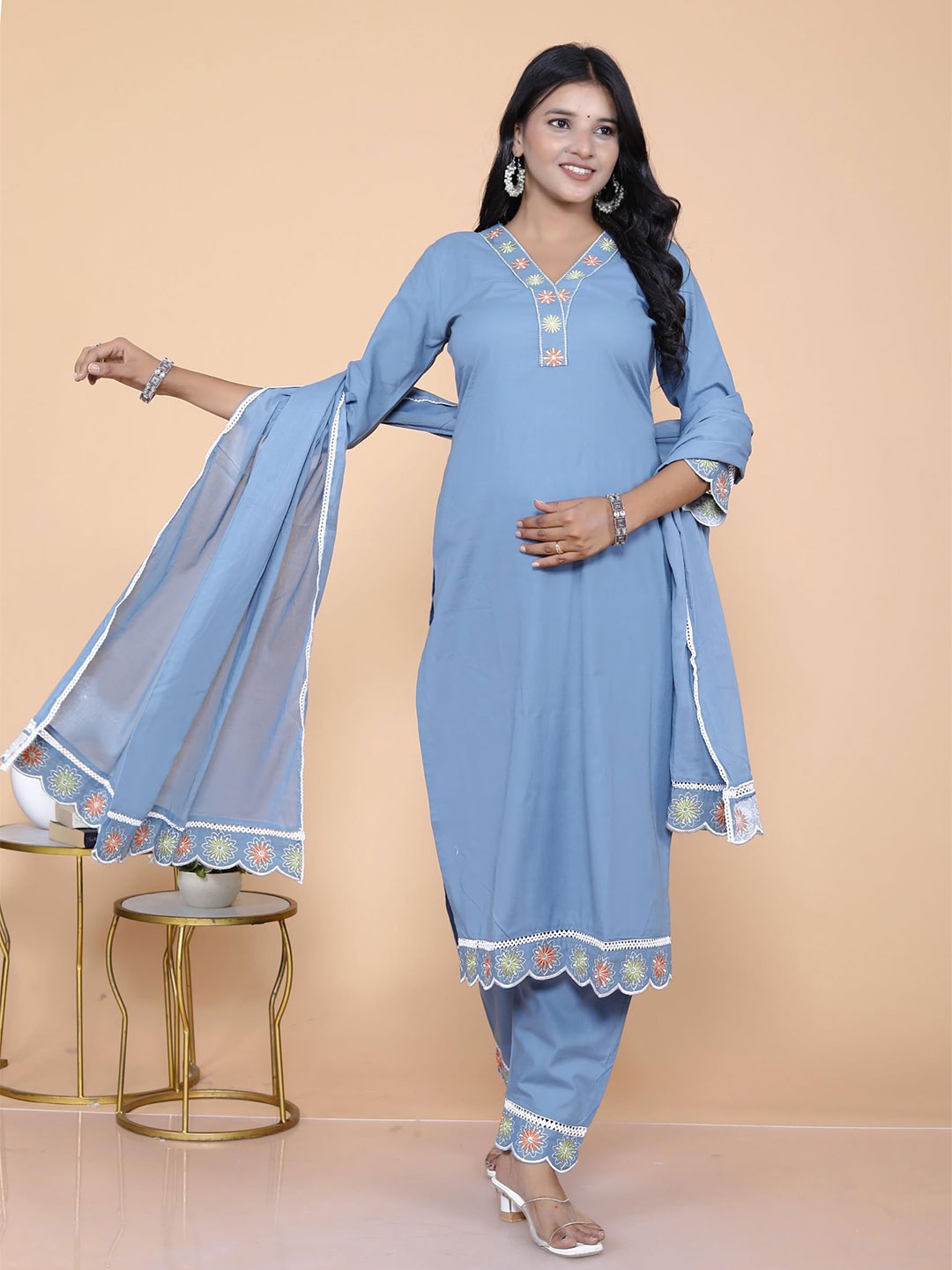 13-Star Floral Embroidered V-Neck Pure Cotton Straight Kurta With Trousers & Dupatta, Blue
13-Star Floral Embroidered V-Neck Pure Cotton Straight Kurta With Trousers & Dupatta, Blue