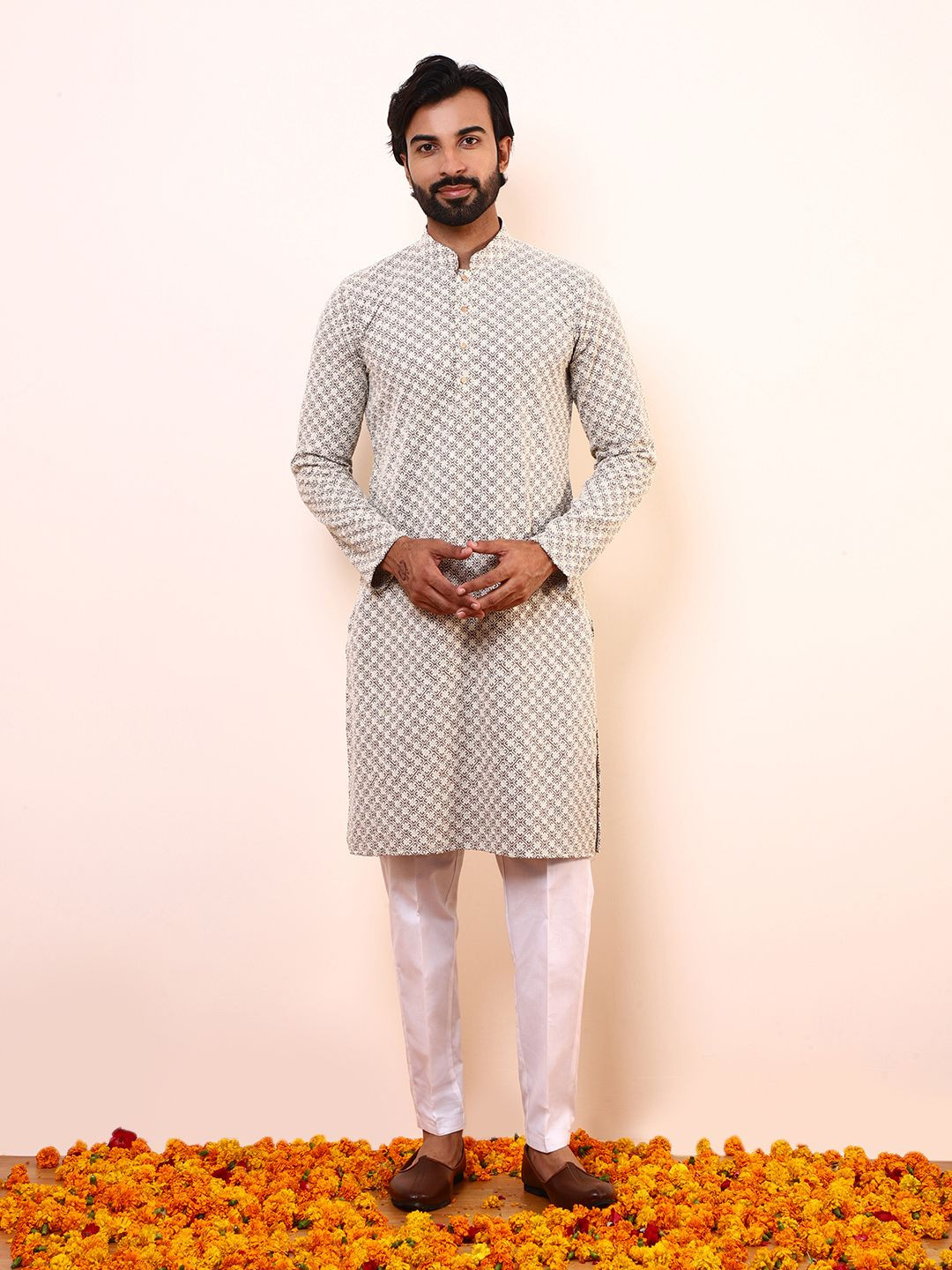 Satwaa Floral Embroidered Mandarin Collar Thread Work Straight Kurta, Grey 
Satwaa Floral Embroidered Mandarin Collar Thread Work Straight Kurta, Grey