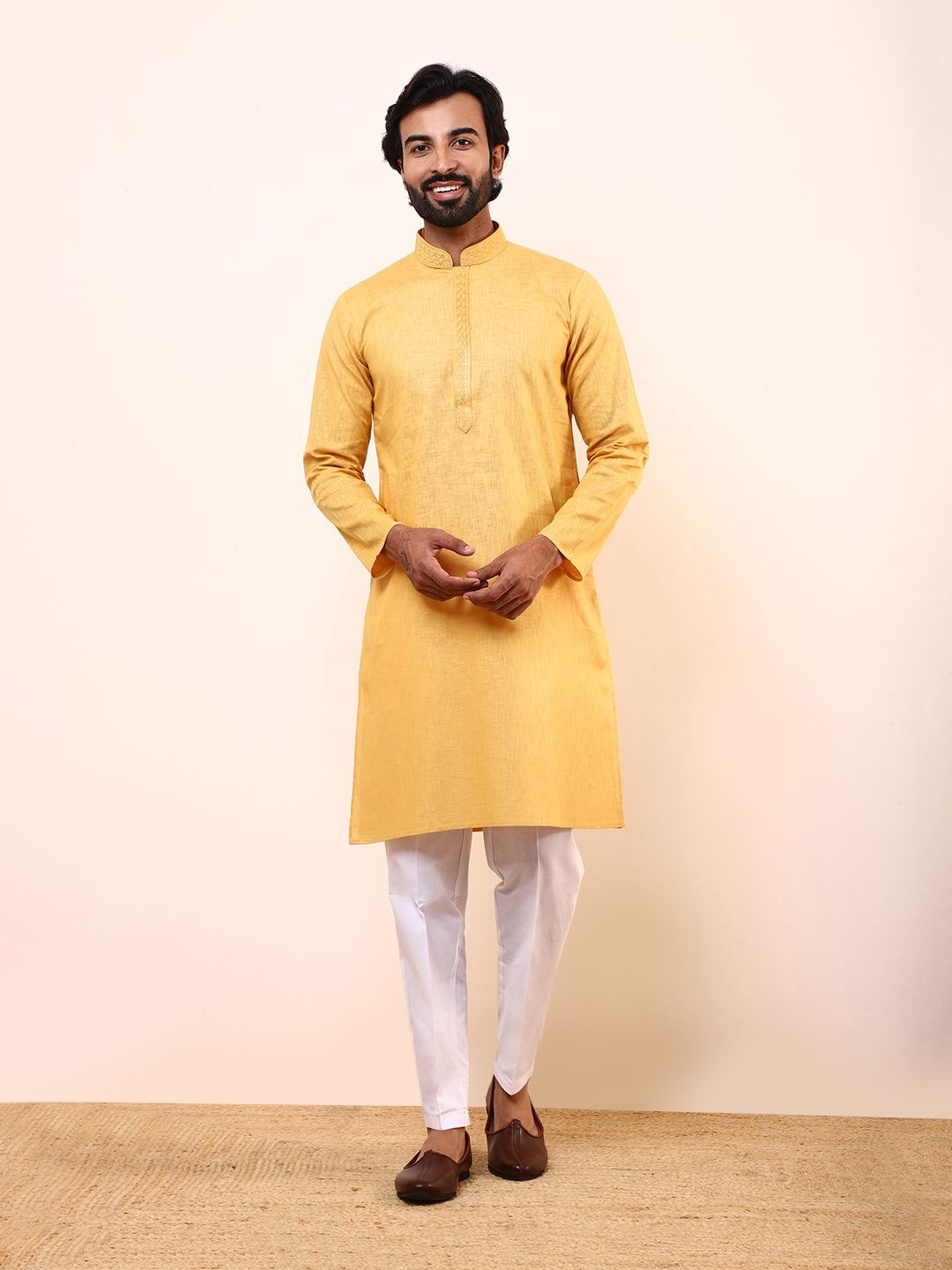 Satwaa Geometric Yoke Design Mandarin Collar Thread Work Linen Straight Kurta, Yellow
Satwaa Geometric Yoke Design Mandarin Collar Thread Work Linen Straight Kurta, Yellow