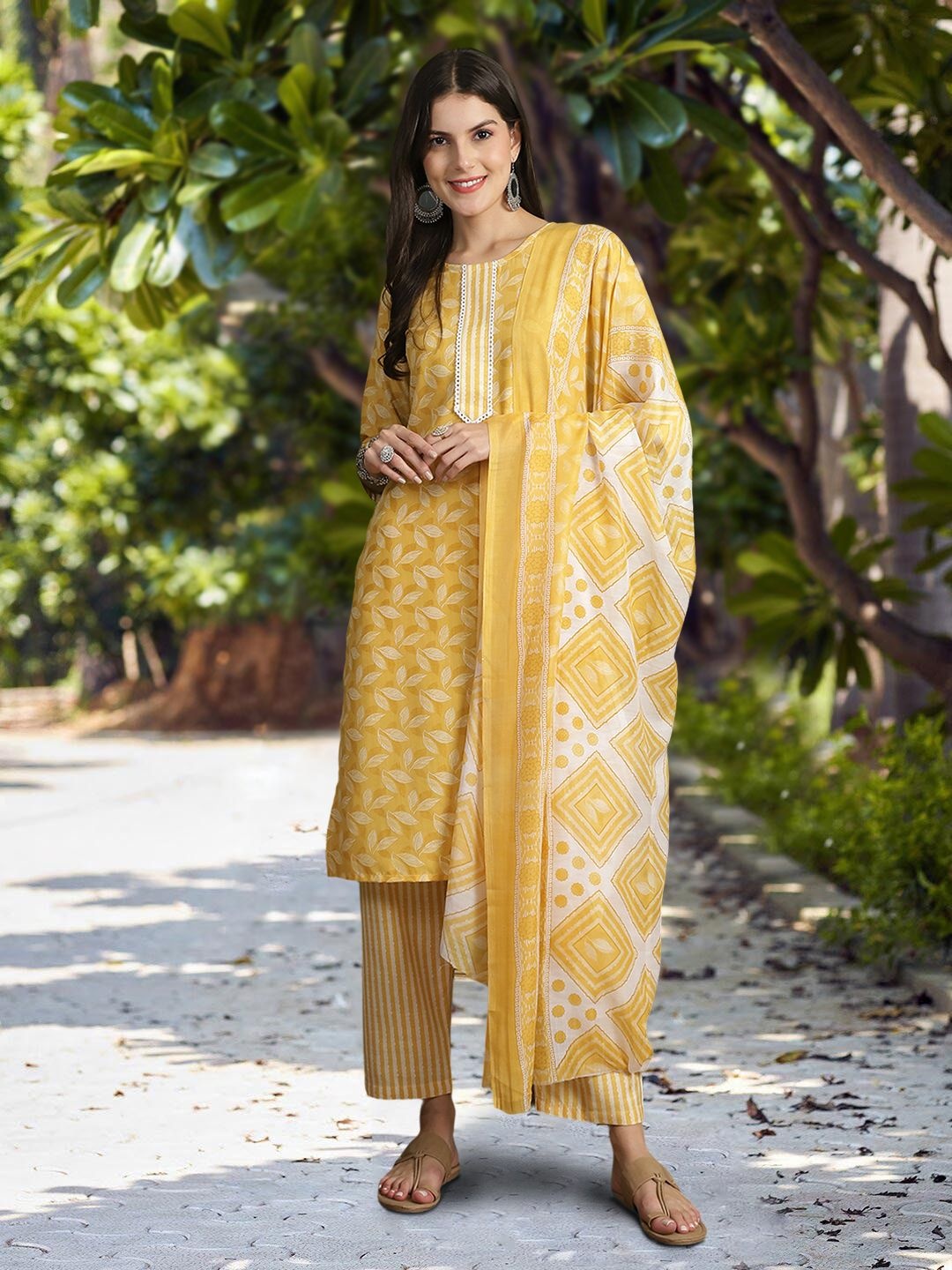 Moda Rapido Floral Printed Round Neck Straight Kurta With Trouser And Dupatta, Yellow
Moda Rapido Floral Printed Round Neck Straight Kurta With Trouser And Dupatta, Yellow