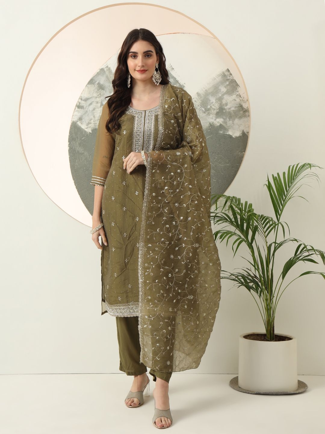 Yufta Women Embroidered Regular Chikankari Kurta with Trousers & With Dupatta, Green
Yufta Women Embroidered Regular Chikankari Kurta with Trousers & With Dupatta, Green