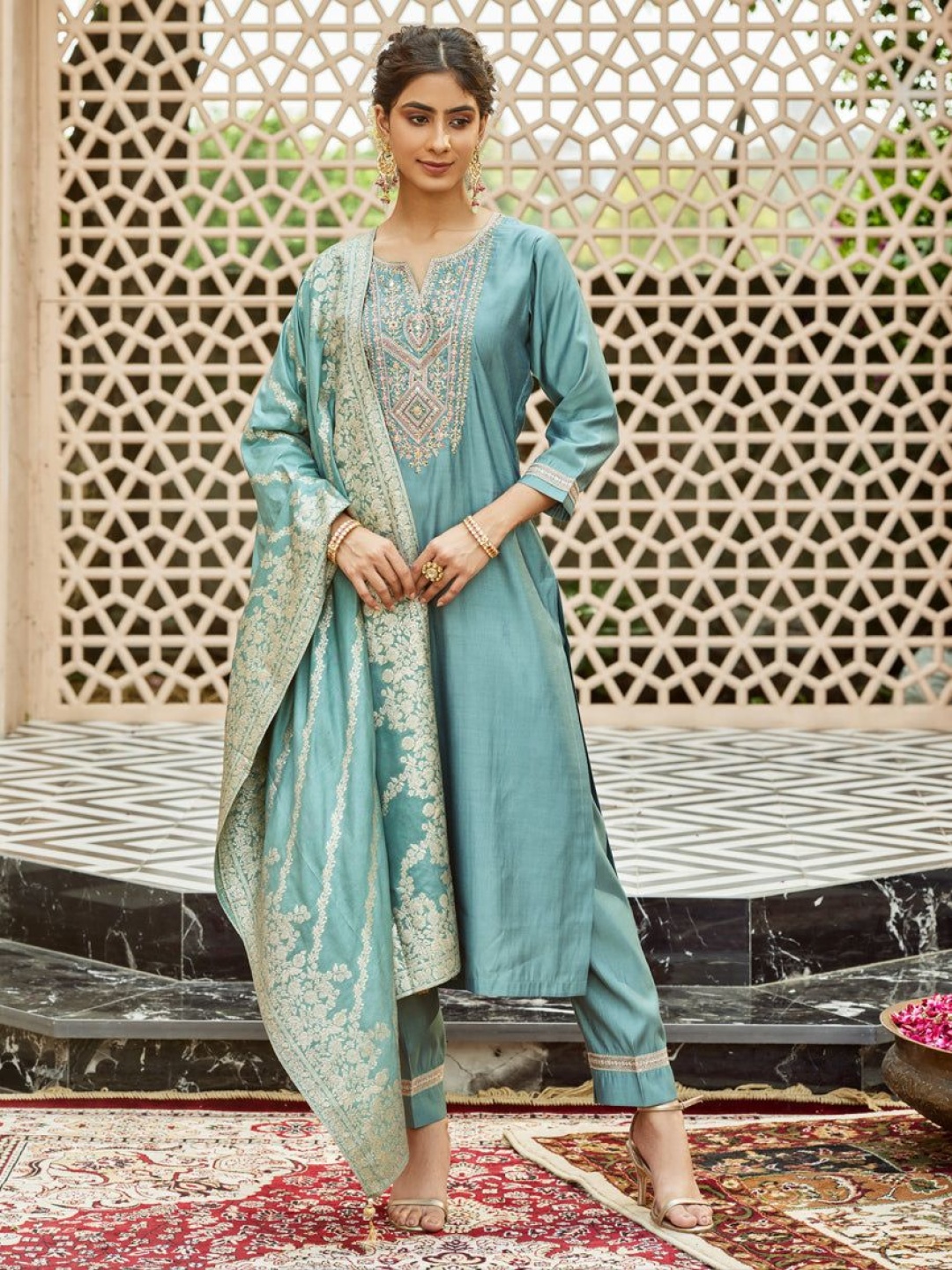 KAUTIK FABRICS Floral Yoke Design Notch Neck Zari Straight Kurta With Trousers And Dupatta, Grey
KAUTIK FABRICS Floral Yoke Design Notch Neck Zari Straight Kurta With Trousers And Dupatta, Grey