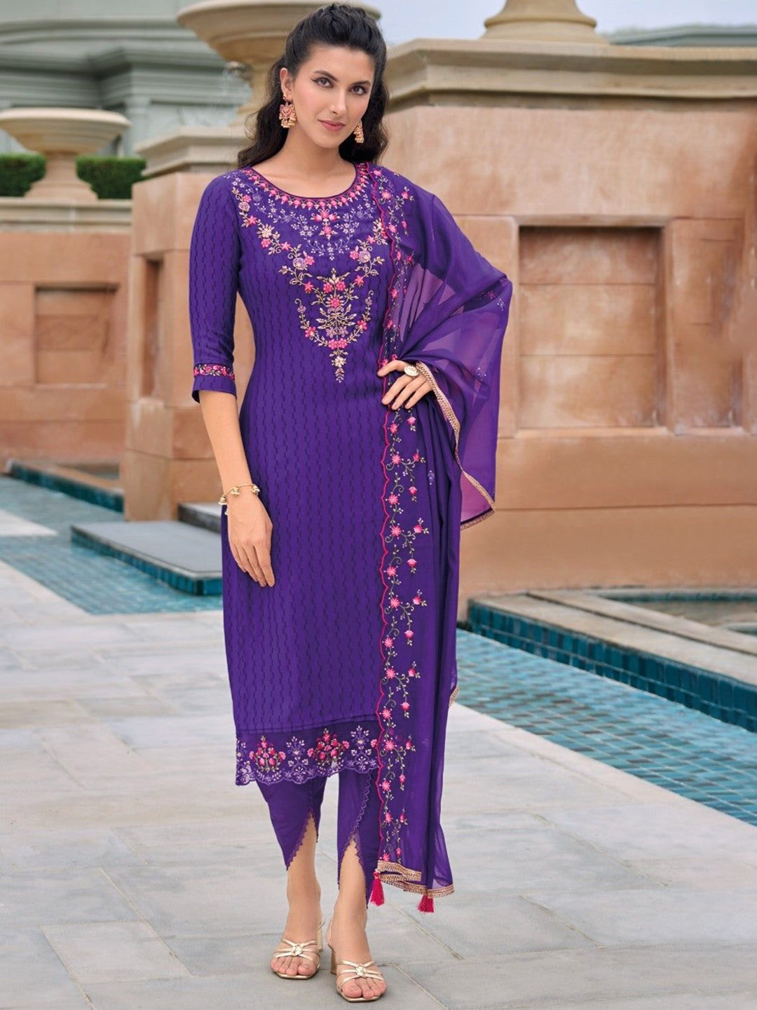 REET MAHAL Floral Embroidered Beads & Stones Straight Kurta With Dhoti Pants & Dupatta, Purple
REET MAHAL Floral Embroidered Beads & Stones Straight Kurta With Dhoti Pants & Dupatta, Purple