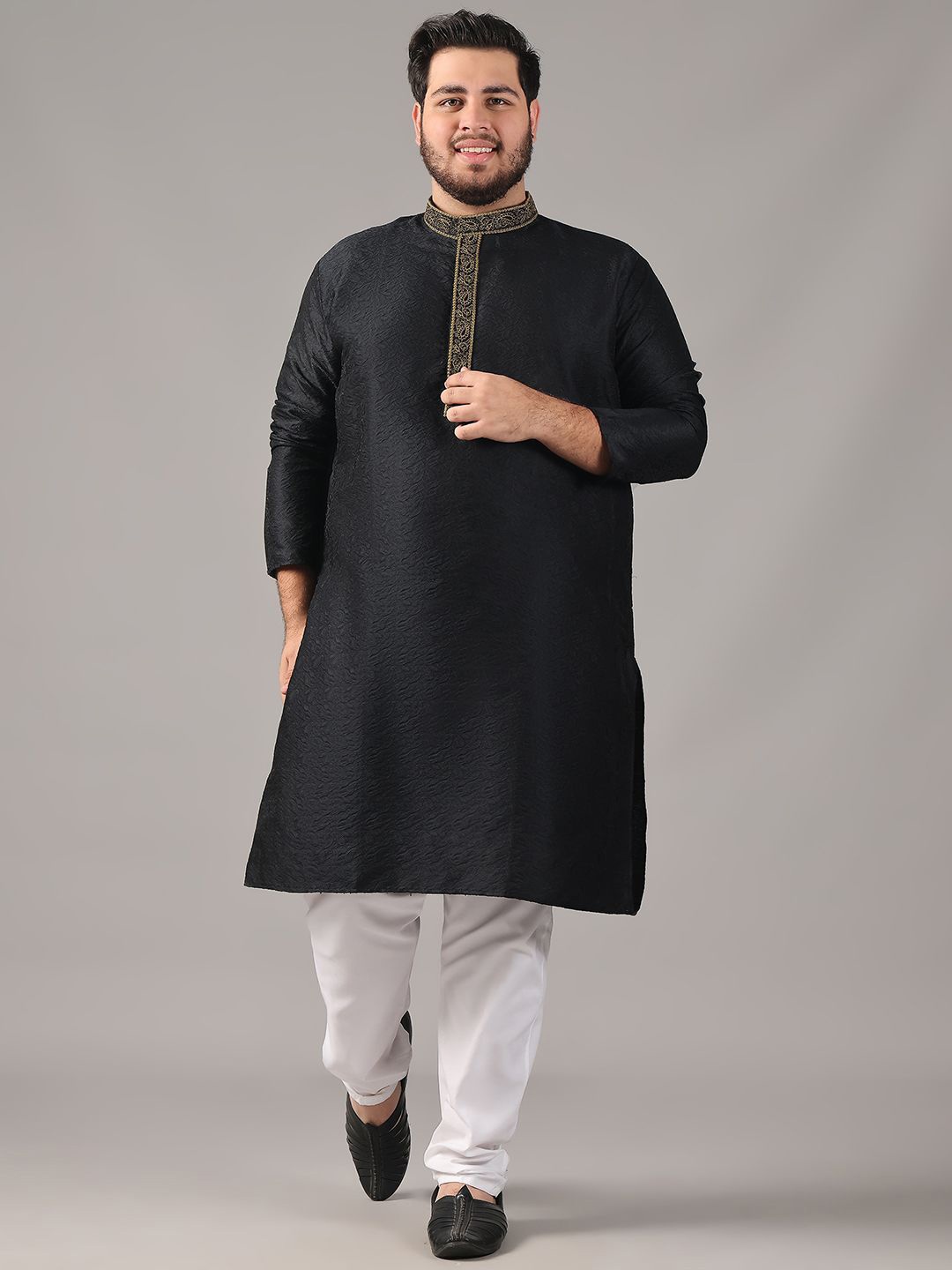 SOJANYA PLUS Size Paisley Embroidered Thread Work Band Collar Straight Kurta, Black
SOJANYA PLUS Size Paisley Embroidered Thread Work Band Collar Straight Kurta, Black