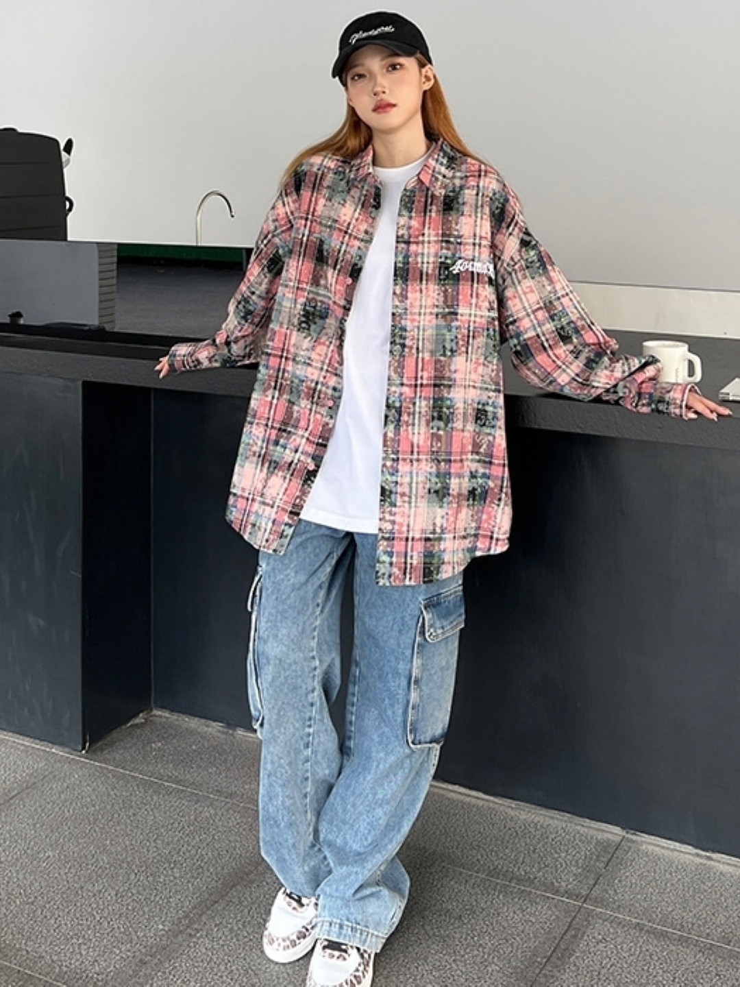 StyleCast Women Standard Oversized Fit Spread Collar Abstract Printed Cotton Casual Shirt, Pink
StyleCast Women Standard Oversized Fit Spread Collar Abstract Printed Cotton Casual Shirt, Pink