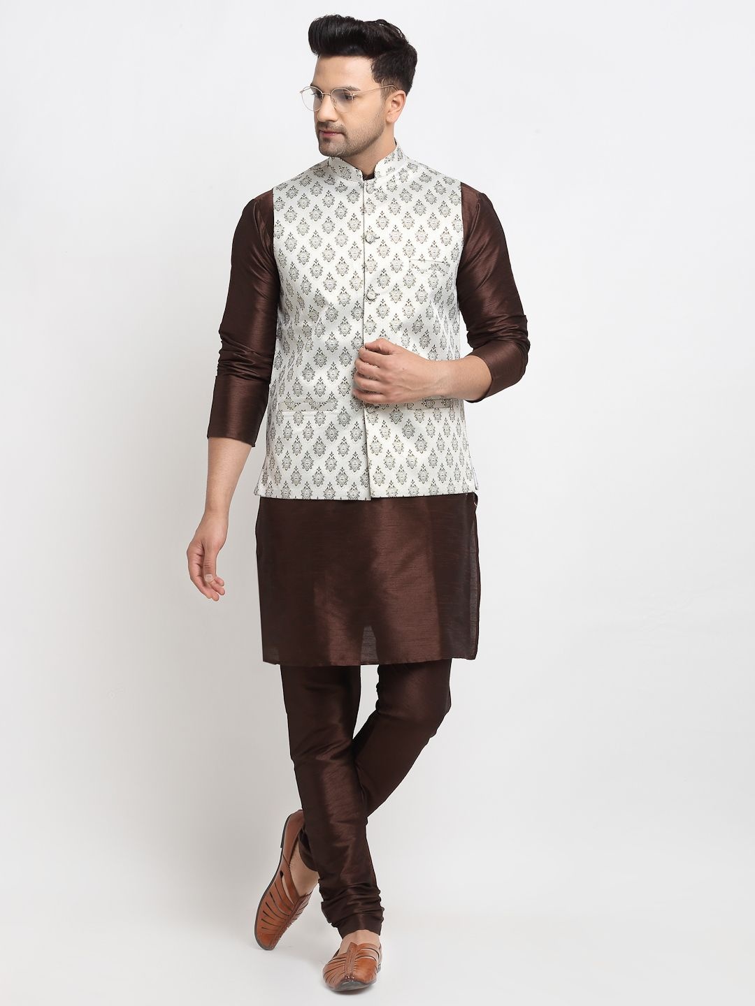 Kaifoo Mandarin Collar Long Sleeves Straight Kurta with Churidar & Nehru Jacket, Maroon
Kaifoo Mandarin Collar Long Sleeves Straight Kurta with Churidar & Nehru Jacket, Maroon