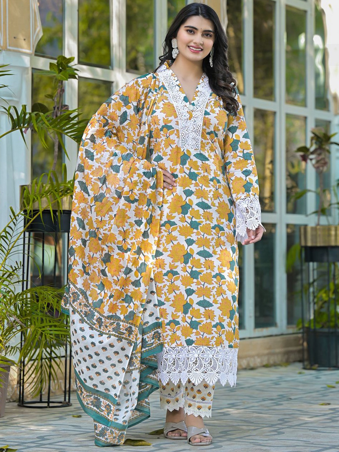 Pink Galaxy Women Floral Printed Regular Patchwork Pure Cotton Kurta with Trousers & With Dupatta, Yellow
Pink Galaxy Women Floral Printed Regular Patchwork Pure Cotton Kurta with Trousers & With Dupatta, Yellow
