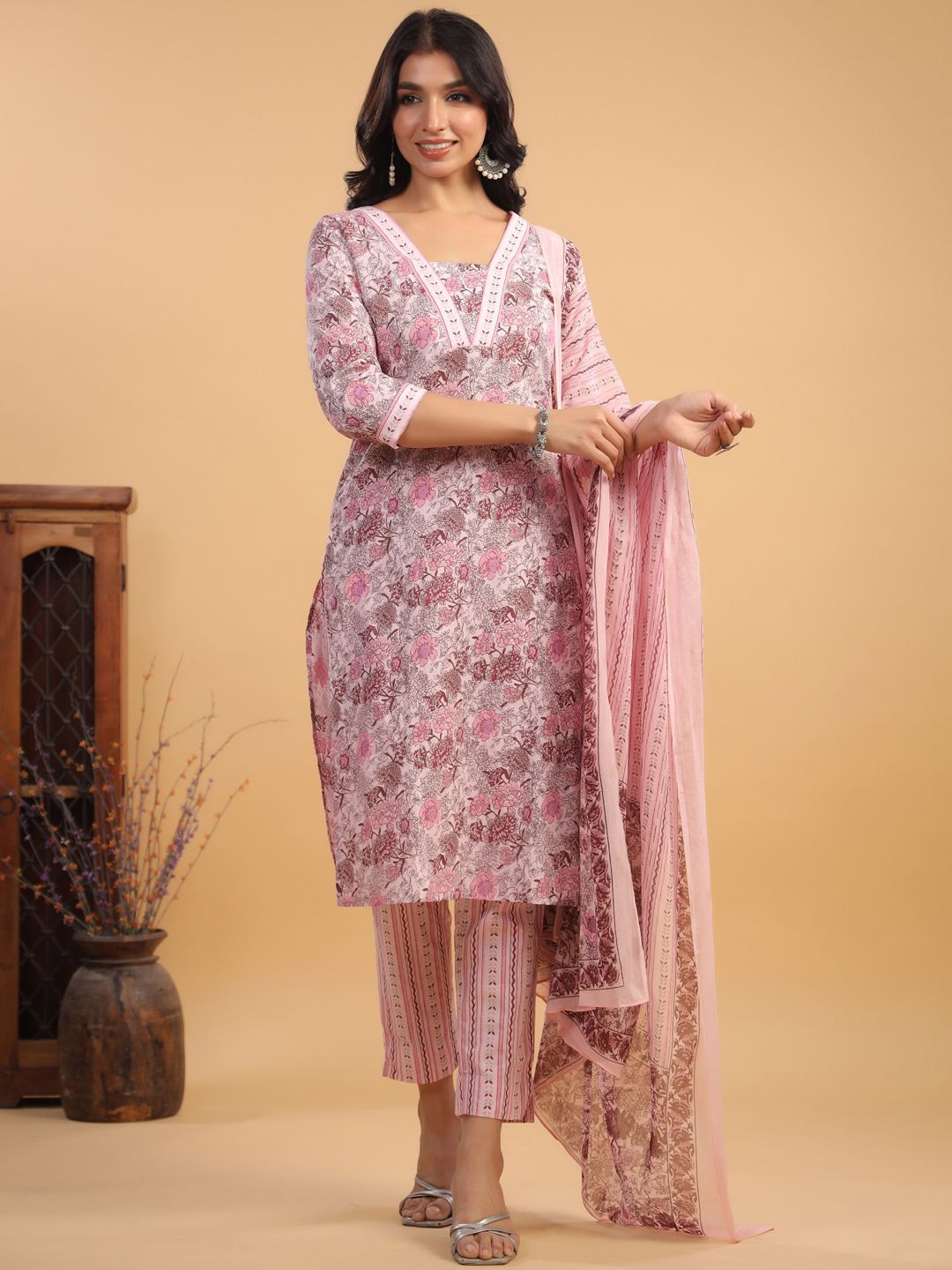Janasya Women Floral Printed Regular Pure Cotton Kurta with Trousers & With Dupatta, Pink
Janasya Women Floral Printed Regular Pure Cotton Kurta with Trousers & With Dupatta, Pink
