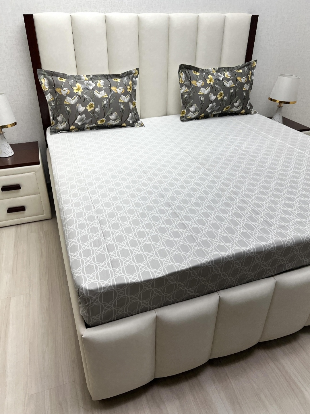 Pure Decor Royal Majestic Printed Pure Cotton 600 TC King Bedsheet Set 2.74 m x 2.74 m, Silver
Pure Decor Royal Majestic Printed Pure Cotton 600 TC King Bedsheet Set 2.74 m x 2.74 m, Silver
