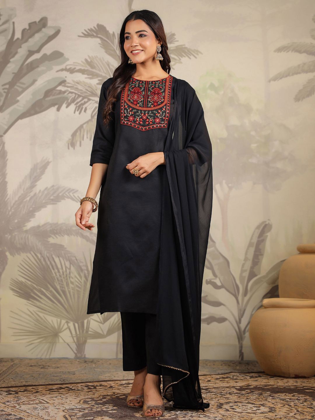 Janasya Women Floral Embroidered Regular Sequinned Pure Cotton Kurta with Trousers & With Dupatta, Black
Janasya Women Floral Embroidered Regular Sequinned Pure Cotton Kurta with Trousers & With Dupatta, Black