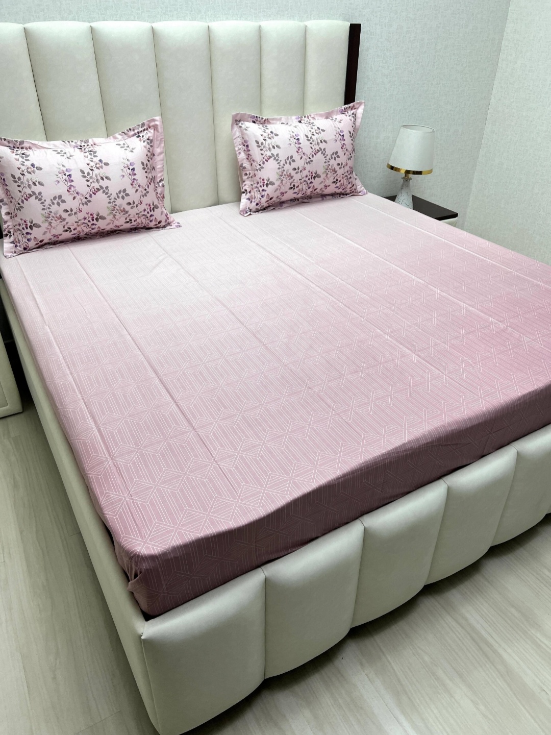 Pure Decor Royal Majestic Pink Printed Pure Cotton 400 TC King Bedsheet Set 2.74m x 2.74m
Pure Decor Royal Majestic Pink Printed Pure Cotton 400 TC King Bedsheet Set 2.74m x 2.74m