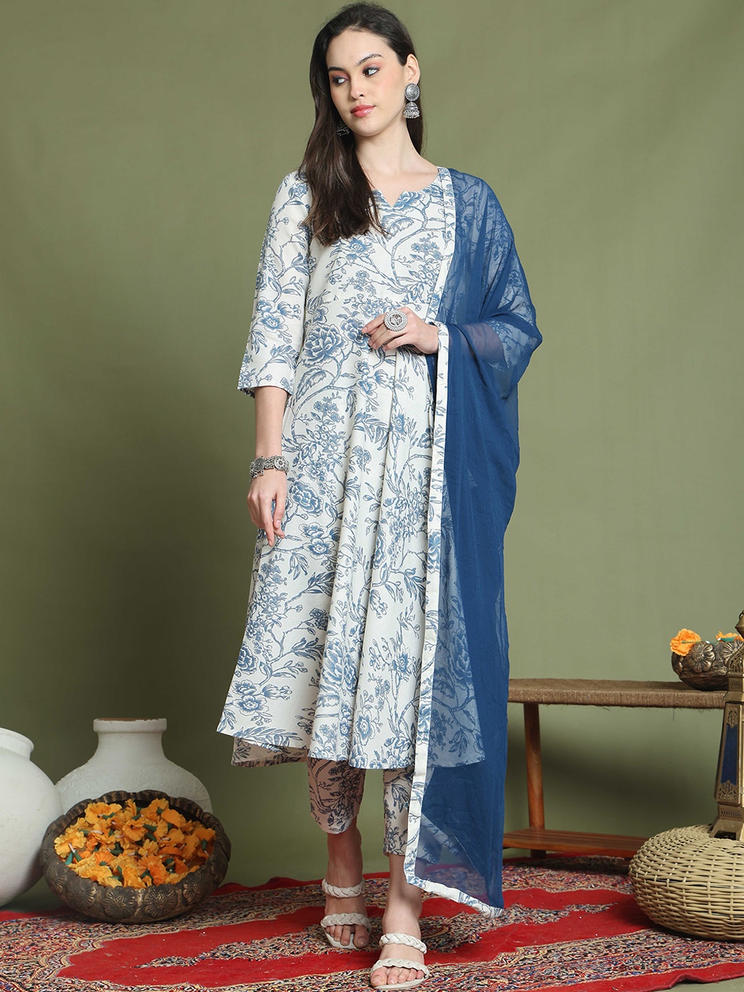 Rajnandini Women Floral Printed Regular Kurti with Trousers & With Dupatta, Off white
Rajnandini Women Floral Printed Regular Kurti with Trousers & With Dupatta, Off white
