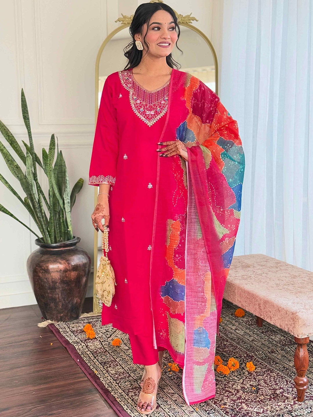 HERE&NOW Floral Embroidered Sequnnied V-Neck Straight Kurta With Trousers And Dupatta, Pink
HERE&NOW Floral Embroidered Sequnnied V-Neck Straight Kurta With Trousers And Dupatta, Pink
