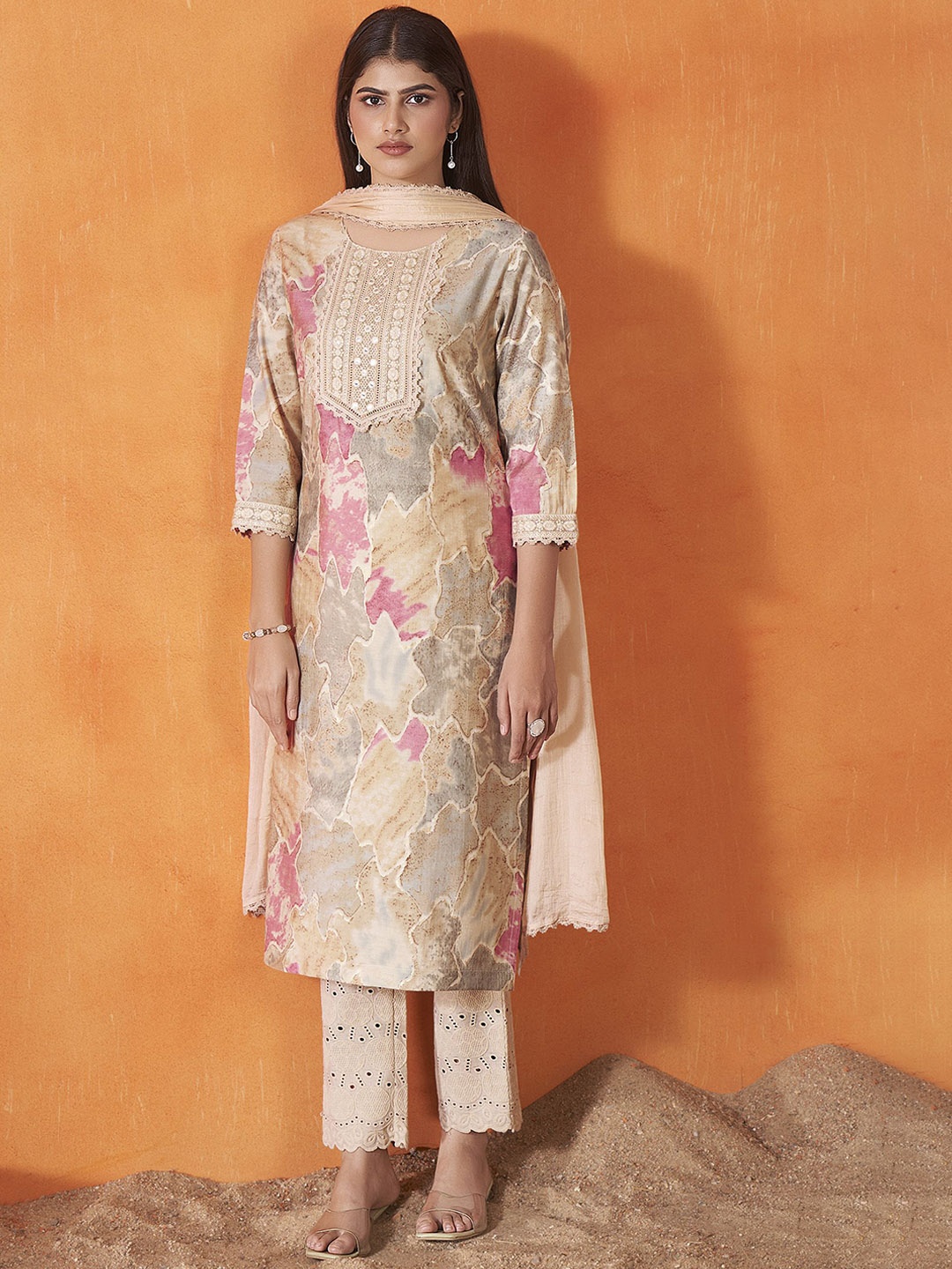 Anouk Geometric Embroidered Thread Work Chanderi Silk Kurta with Trousers And Dupatta, Beige
Anouk Geometric Embroidered Thread Work Chanderi Silk Kurta with Trousers And Dupatta, Beige