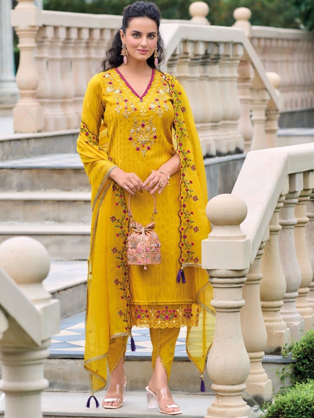 REET MAHAL Floral Embroidered Beads & Stones Straight Kurta With Dhoti Pants & Dupatta, Yellow
REET MAHAL Floral Embroidered Beads & Stones Straight Kurta With Dhoti Pants & Dupatta, Yellow