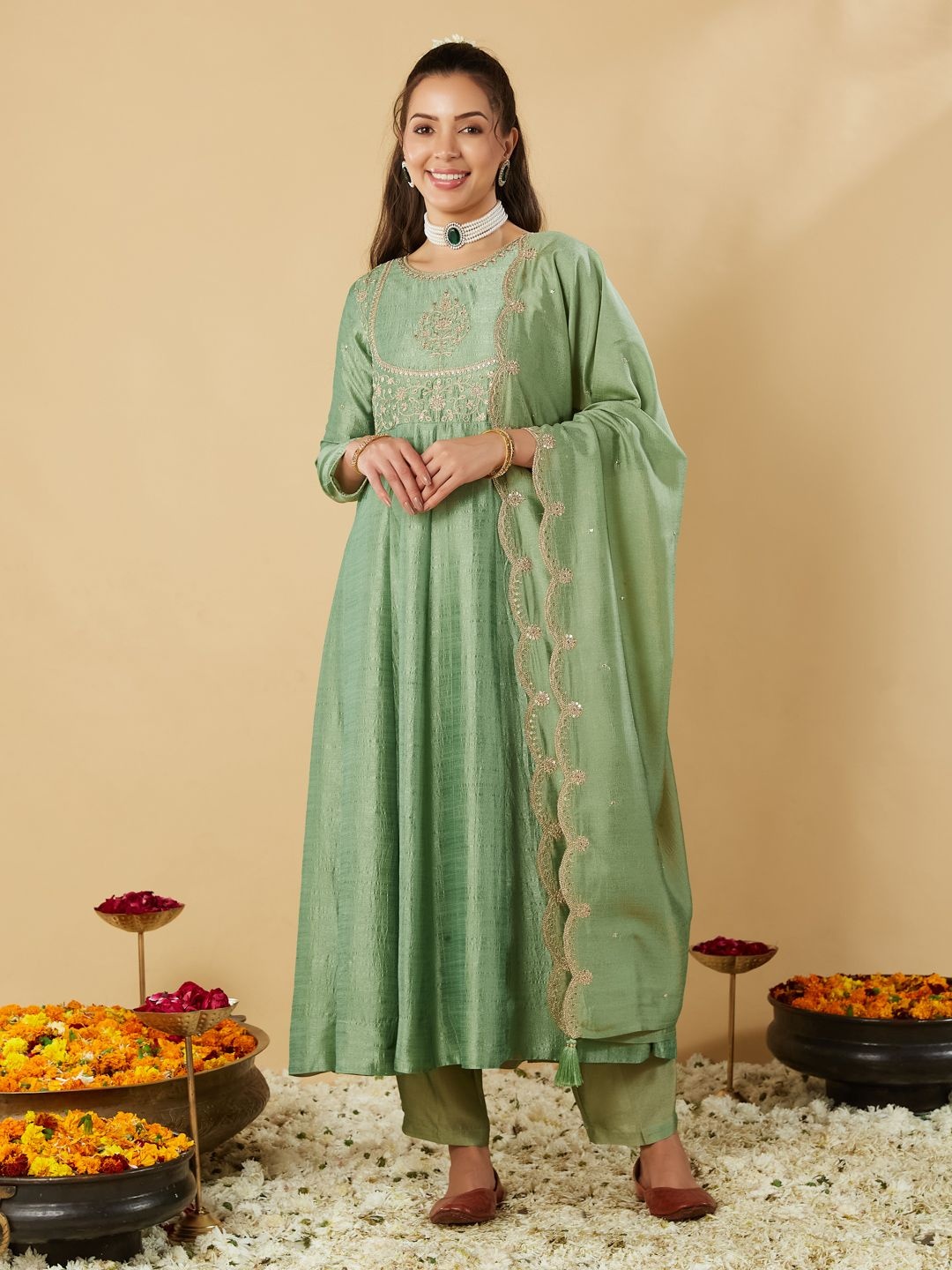 MOKOSH Floral Embroidered Round Neck Sequinned Anarkali Kurta with Trousers & Dupatta, Green
MOKOSH Floral Embroidered Round Neck Sequinned Anarkali Kurta with Trousers & Dupatta, Green