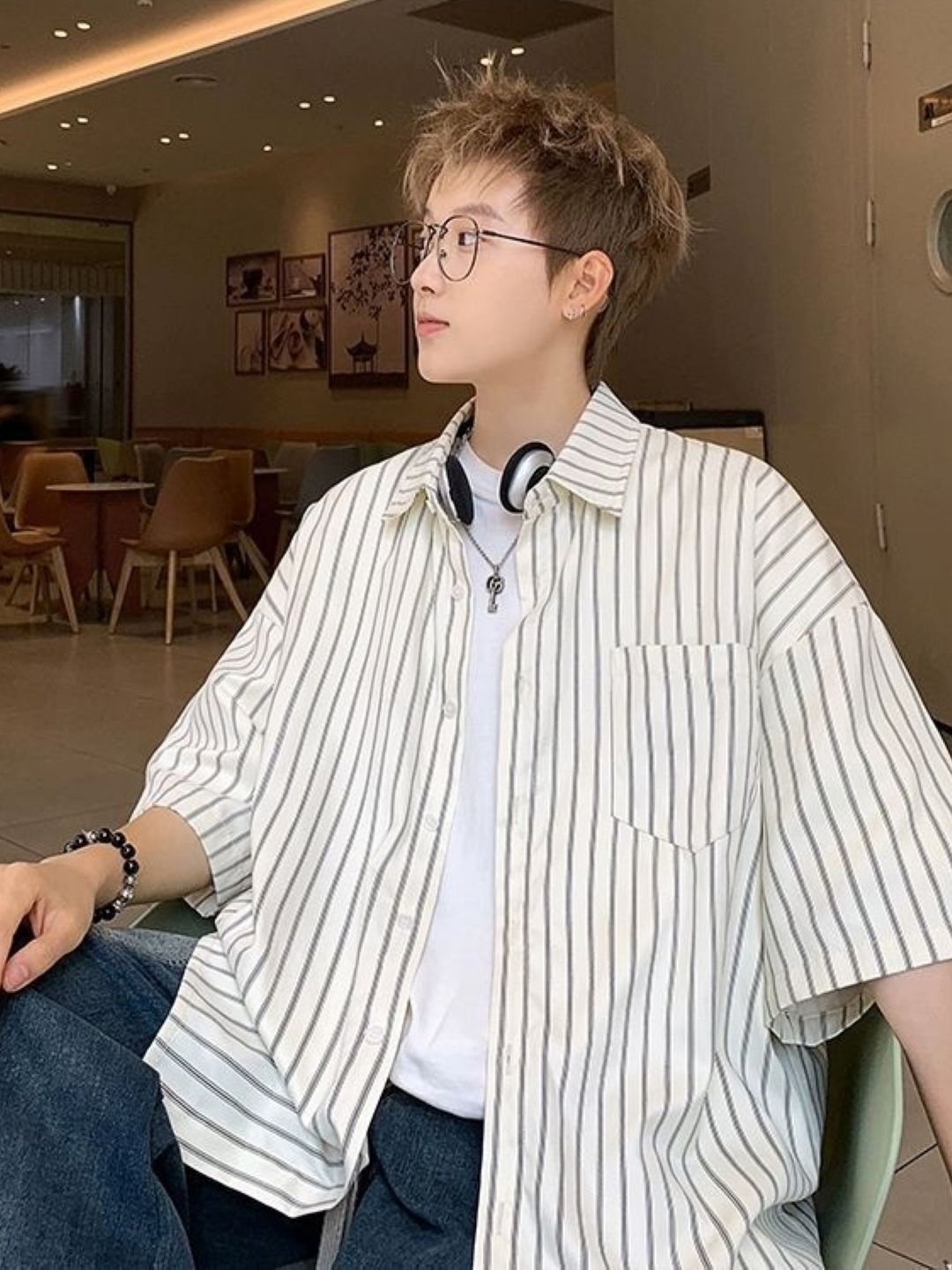 StyleCast Men Standard Oversized Fit Spread Collar Vertical Striped Casual Shirt, Off white
StyleCast Men Standard Oversized Fit Spread Collar Vertical Striped Casual Shirt, Off white