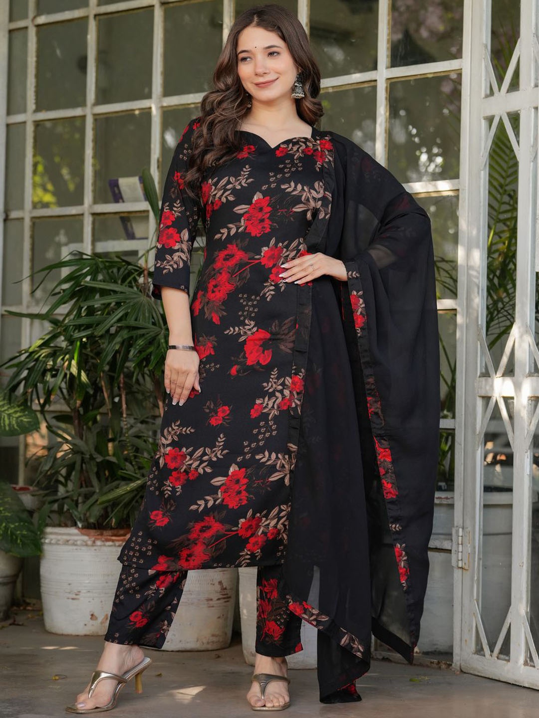 SHIJILA Floral Printed Sweetheart Neck Straight Kurta With Trousers And Dupatta, Black
SHIJILA Floral Printed Sweetheart Neck Straight Kurta With Trousers And Dupatta, Black