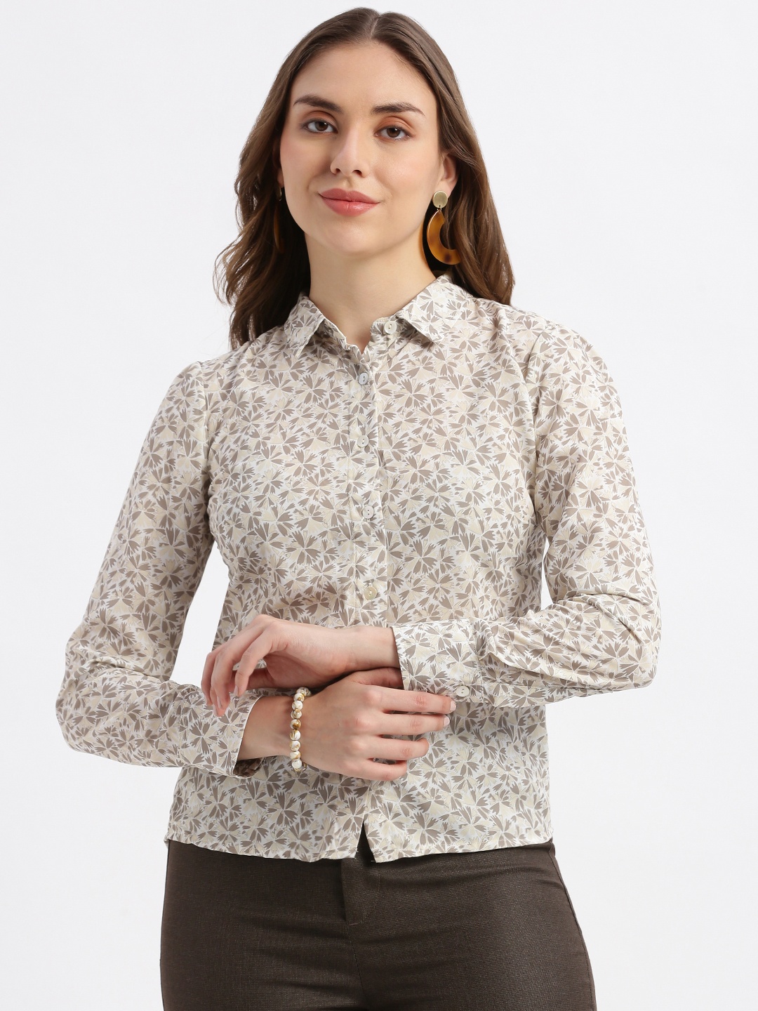Grit and Flair Women Comfort Fit Spread Collar Floral Printed Cotton Casual Shirt, Beige
Grit and Flair Women Comfort Fit Spread Collar Floral Printed Cotton Casual Shirt, Beige
