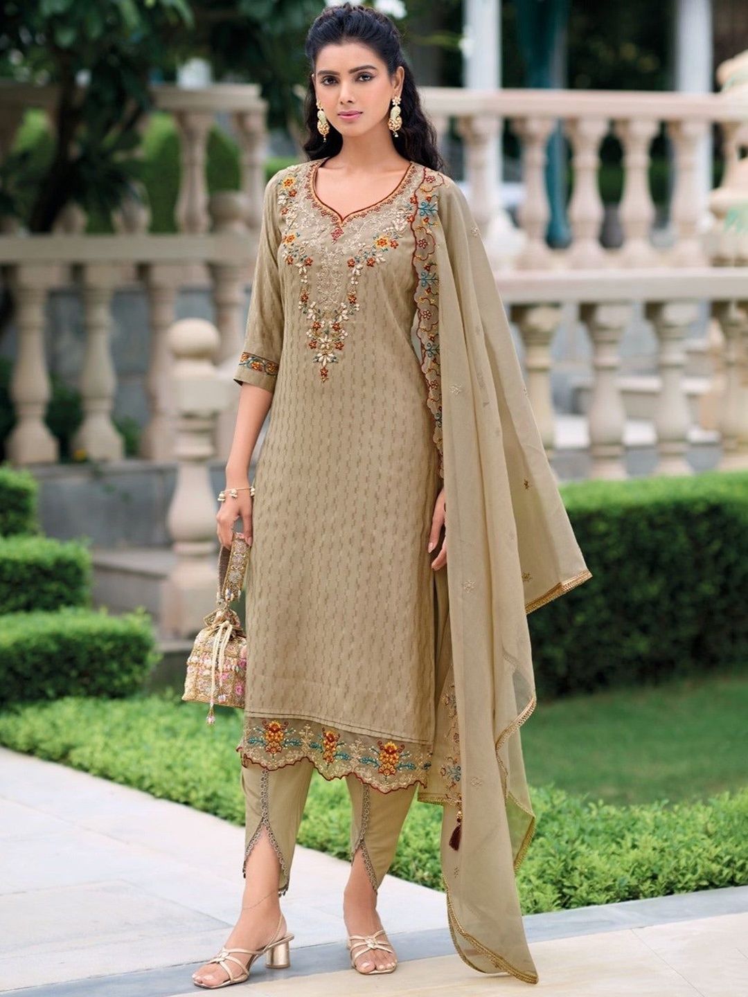 REET MAHAL Floral Embroidered Beads & Stones Straight Kurta With Dhoti Pants & Dupatta, Beige
REET MAHAL Floral Embroidered Beads & Stones Straight Kurta With Dhoti Pants & Dupatta, Beige