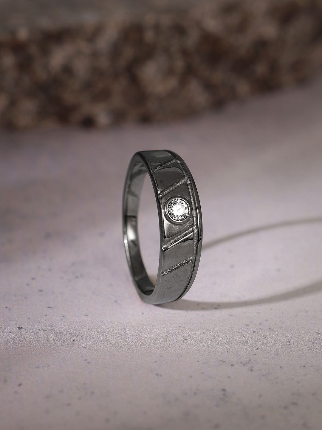 GIVA Men 925 Silver Rhodium-Plated Zircon-Studded Mighty Grip Ring Fixed Size Indian- 17, Black
GIVA Men 925 Silver Rhodium-Plated Zircon-Studded Mighty Grip Ring Fixed Size Indian- 17, Black