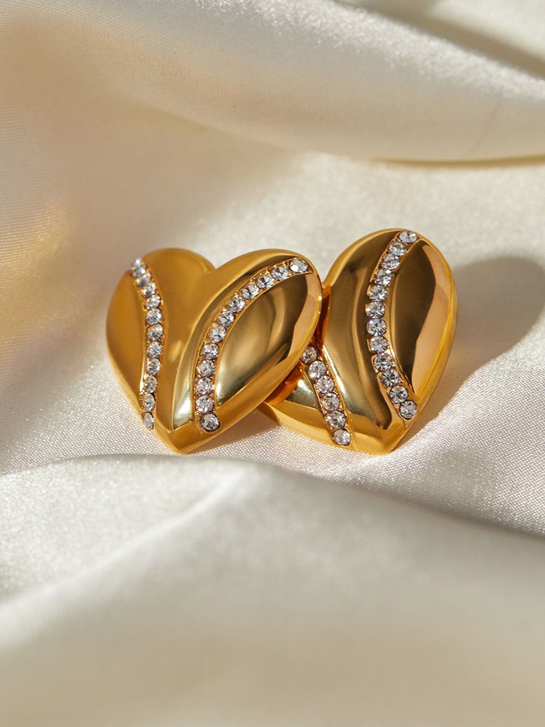 KAORI BY SHREYA AGARWAL Gold-Plated Cubic Zirconia Studded Heart Shaped Drop Earrings
KAORI BY SHREYA AGARWAL Gold-Plated Cubic Zirconia Studded Heart Shaped Drop Earrings