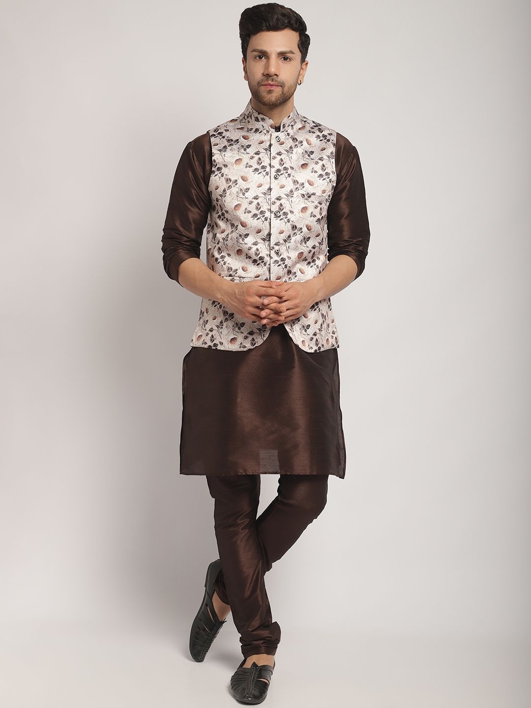 Kaifoo Mandarin Collar Long Sleeves Straight Kurta with Churidar & Printed Nehru Jacket, Brown
Kaifoo Mandarin Collar Long Sleeves Straight Kurta with Churidar & Printed Nehru Jacket, Brown