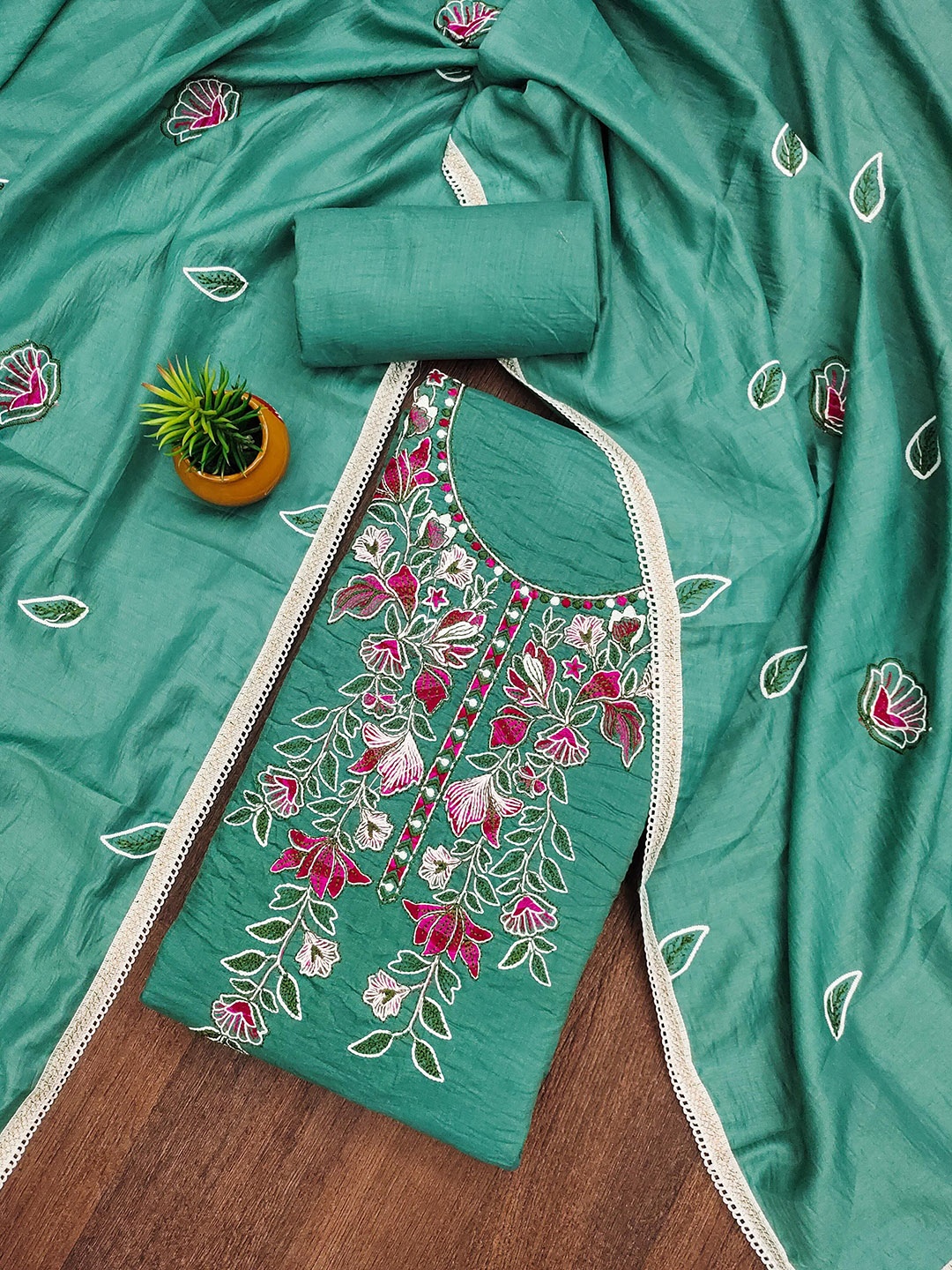 SHADOW & SAINING Embroidered Pure Cotton Unstitched Dress Material, Sea green
SHADOW & SAINING Embroidered Pure Cotton Unstitched Dress Material, Sea green