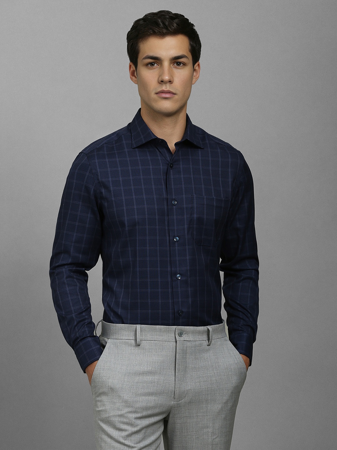 Louis Philippe Men Classic Slim Fit Spread Collar Checked Cotton Formal Shirt, Navy blue
Louis Philippe Men Classic Slim Fit Spread Collar Checked Cotton Formal Shirt, Navy blue