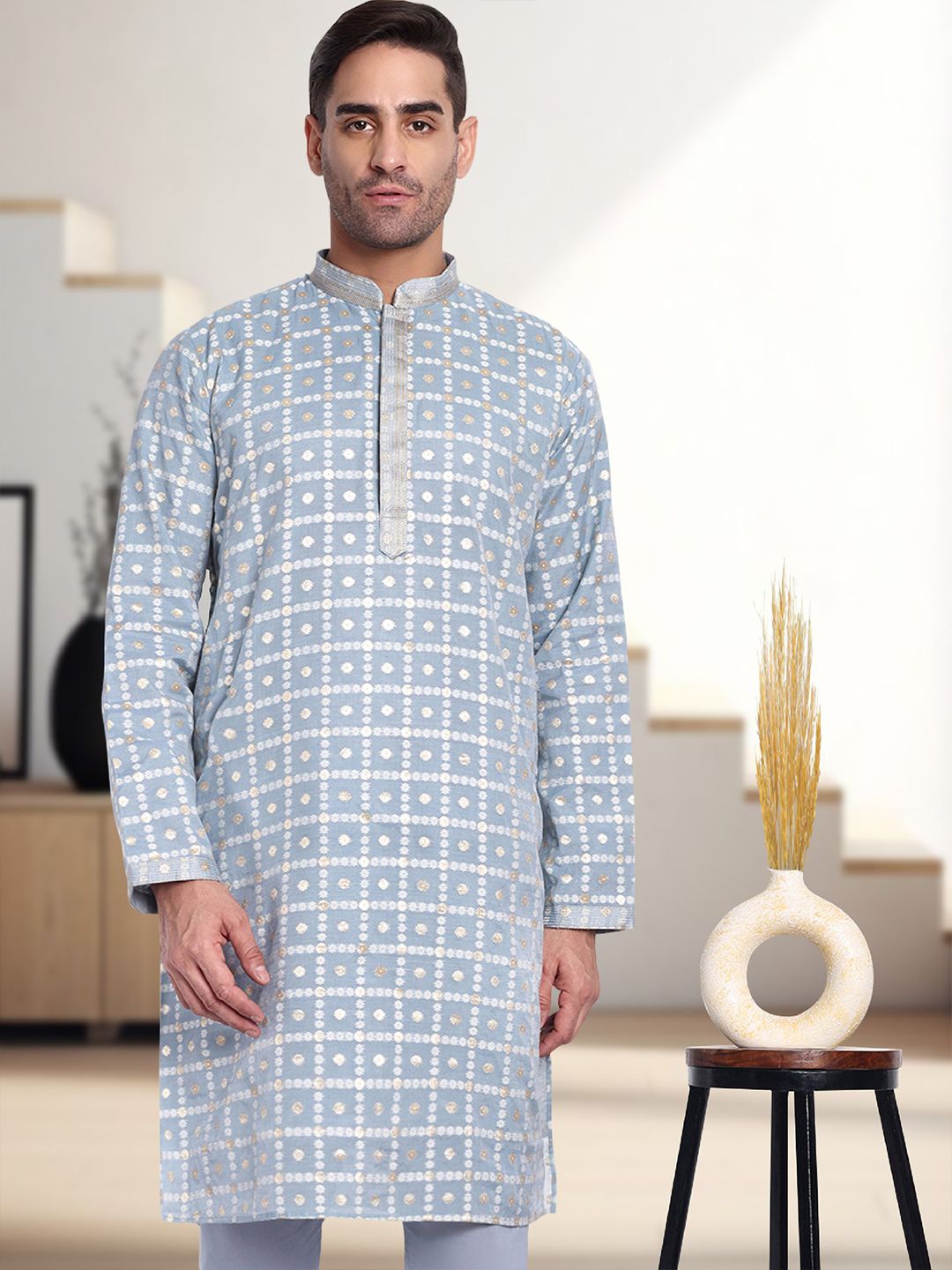 Tesmare Floral Woven Design Mandarin Collar Banarasi Straight Kurta With Trouser, Grey
Tesmare Floral Woven Design Mandarin Collar Banarasi Straight Kurta With Trouser, Grey
