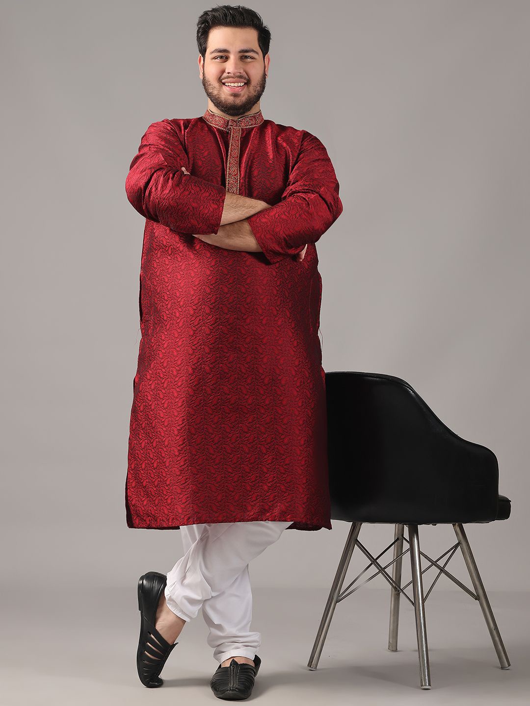 SOJANYA PLUS Plus Size Men Paisley Woven Design Band Collar Straight Kurta With Pyjamas, Maroon
SOJANYA PLUS Plus Size Men Paisley Woven Design Band Collar Straight Kurta With Pyjamas, Maroon