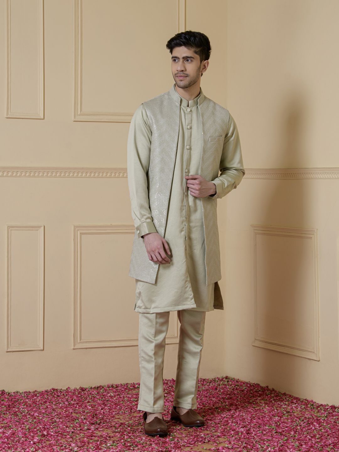 Satwaa Mandarin Collar Long Sleeves Satin Straight Kurta With Trouser & Sequinned Jacket, Green
Satwaa Mandarin Collar Long Sleeves Satin Straight Kurta With Trouser & Sequinned Jacket, Green