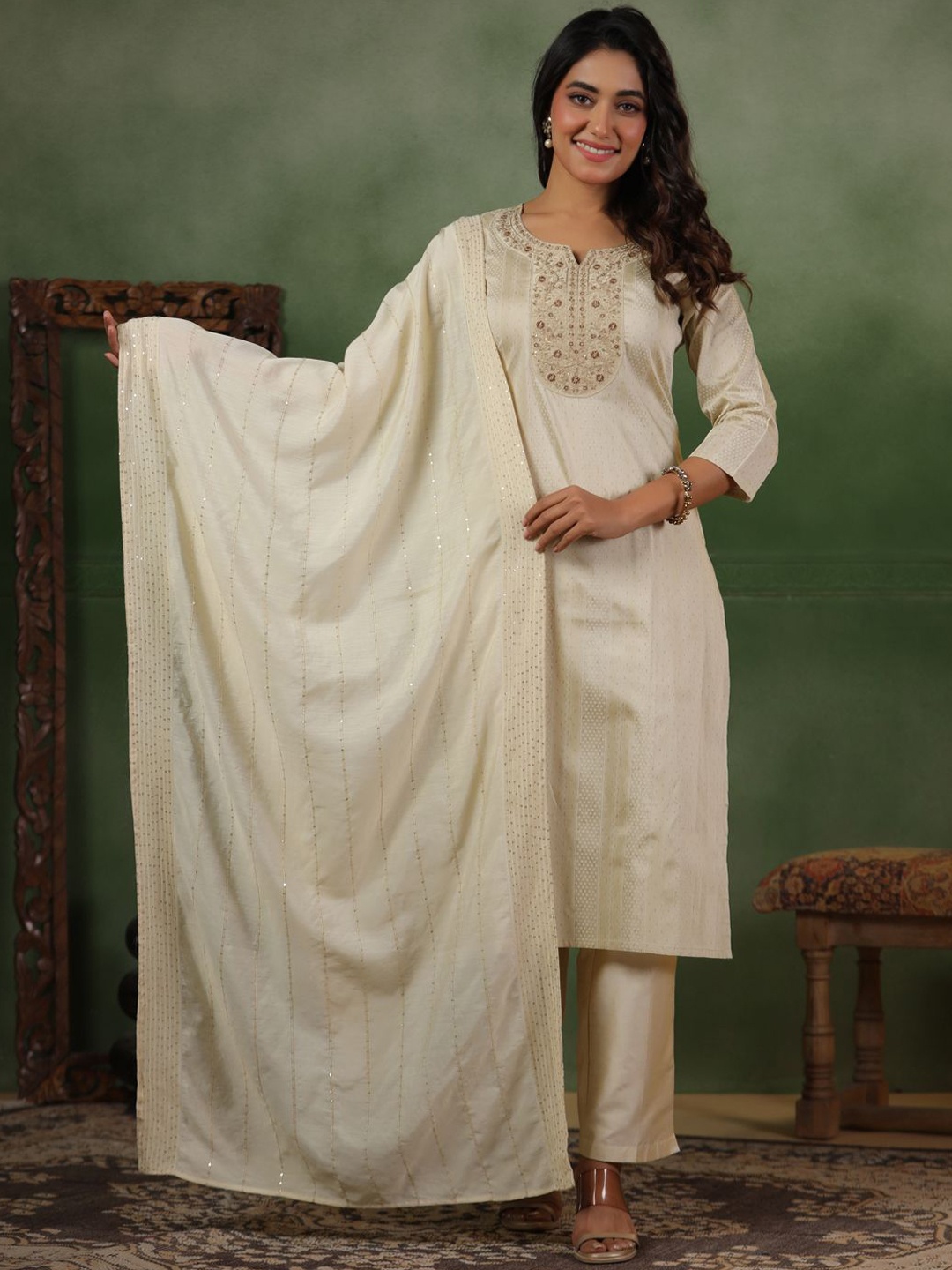 Span Ethnic Motifs Printed Notch Neck Pure Silk Straight Kurta With Trouser And Dupatta, Cream
Span Ethnic Motifs Printed Notch Neck Pure Silk Straight Kurta With Trouser And Dupatta, Cream
