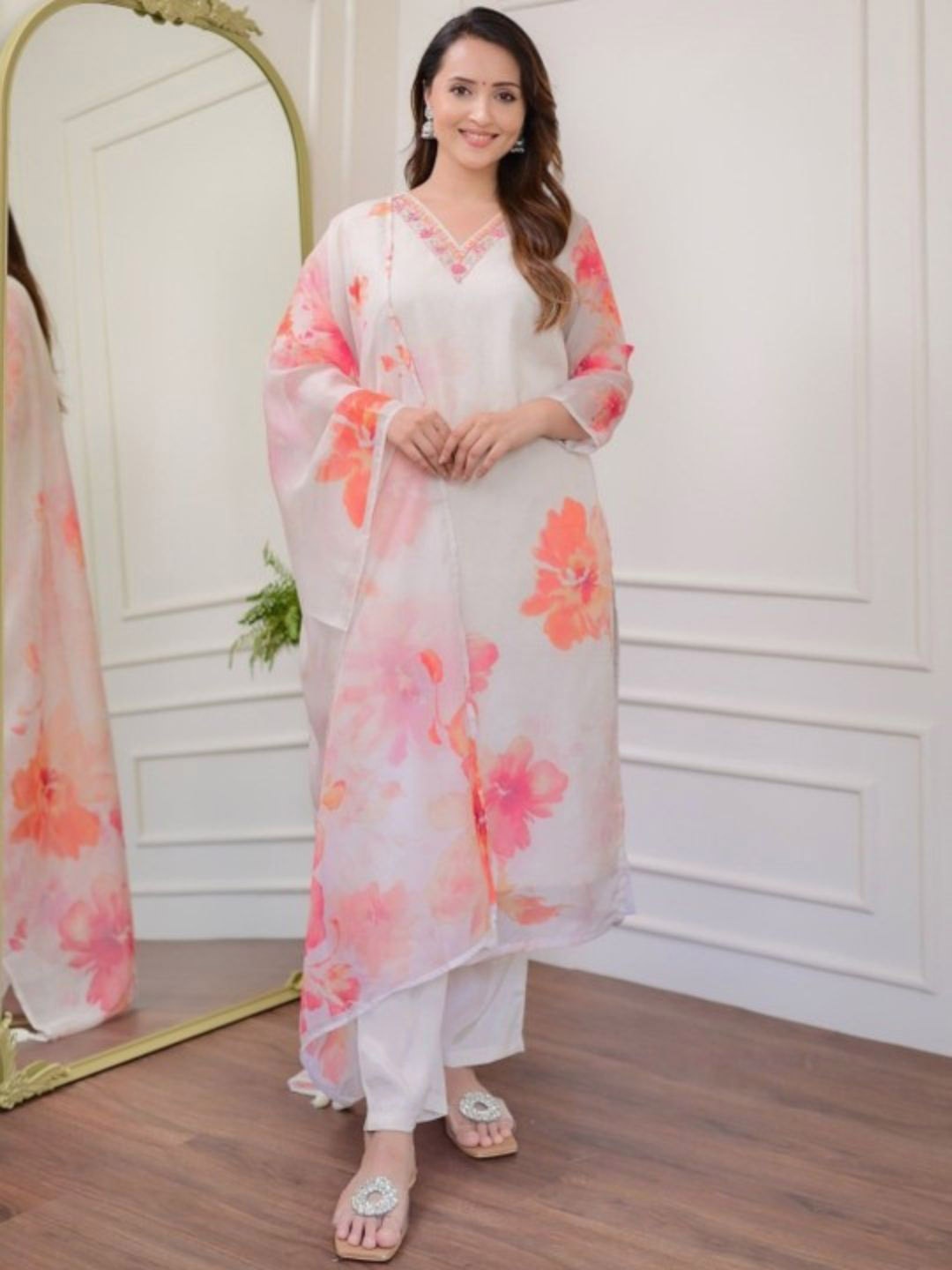 Navlik Floral Printed Embroidered V-Neck Straight Kurta With Trousers & Dupatta, Off white
Navlik Floral Printed Embroidered V-Neck Straight Kurta With Trousers & Dupatta, Off white