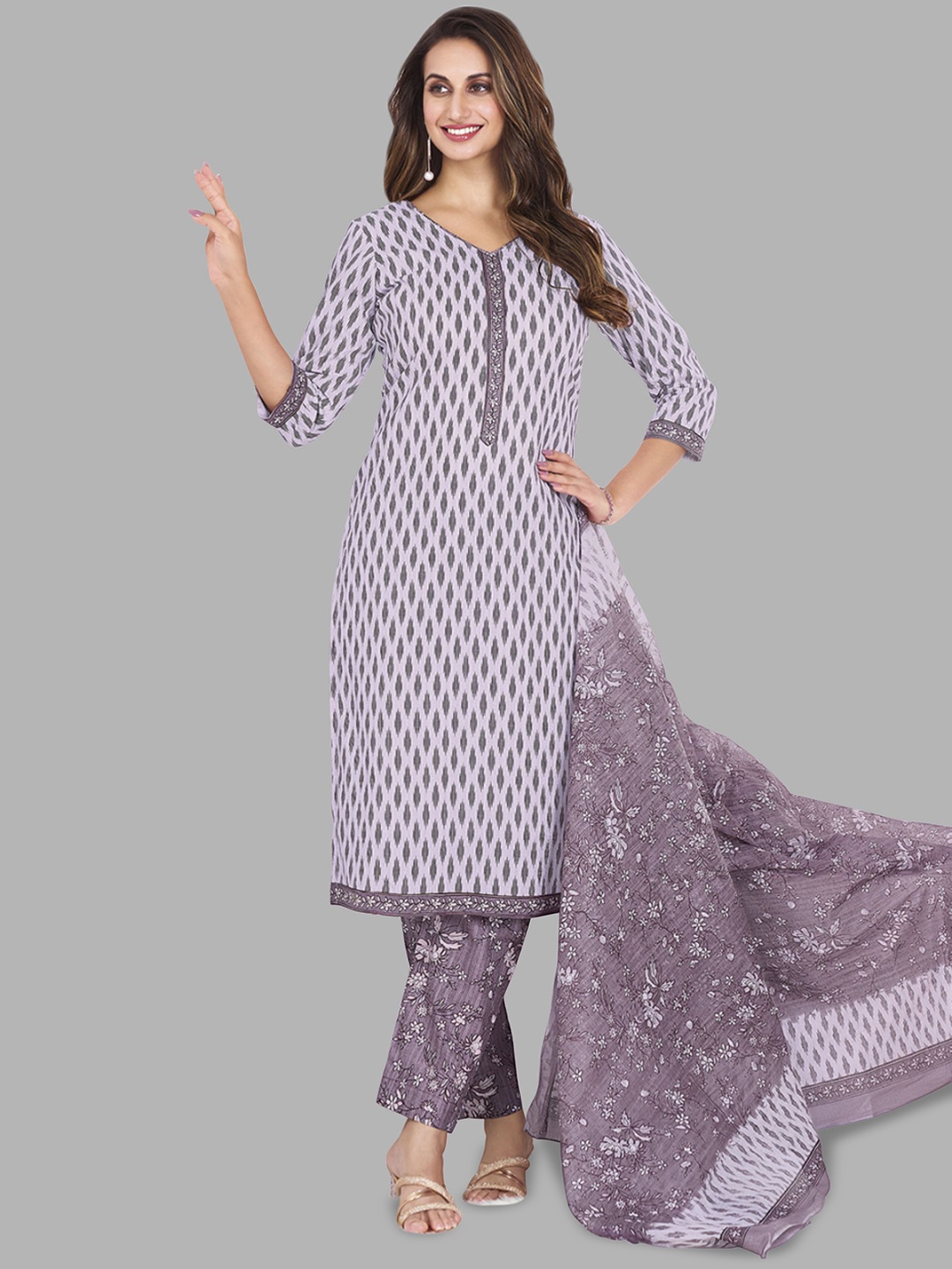 Simmu Geometric Printed V-Neck Pure Cotton Straight Kurta With Trouser & Dupatta, Purple
Simmu Geometric Printed V-Neck Pure Cotton Straight Kurta With Trouser & Dupatta, Purple