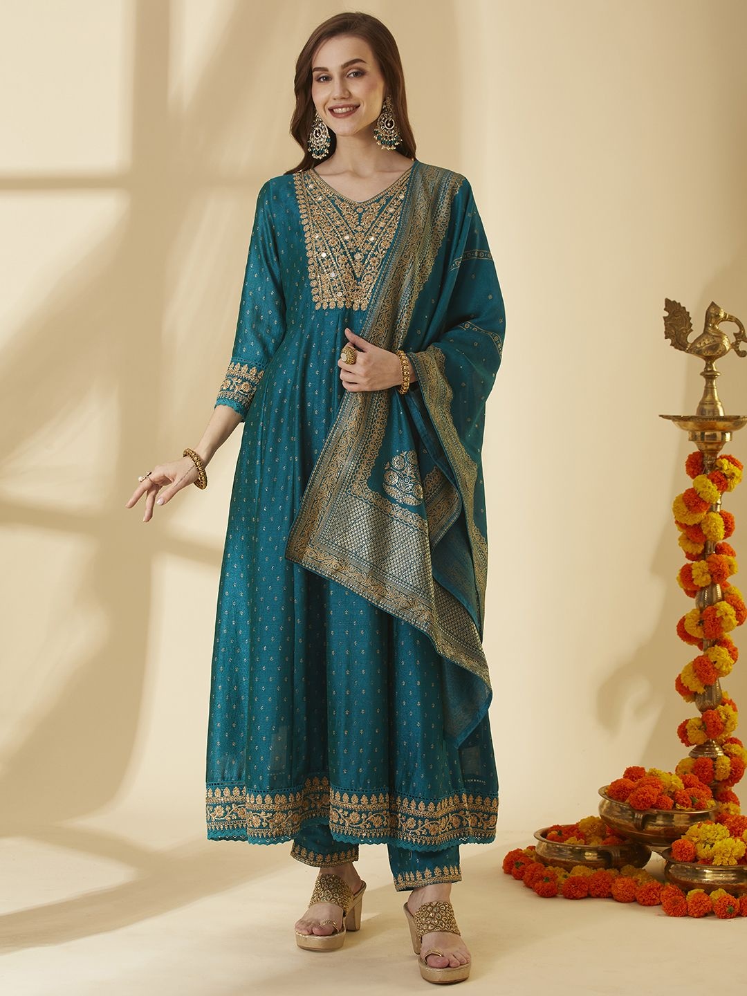 FASHOR Zari Ethnic Motifs Embroidered V-Neck Anarkali Kurta With Trousers & Dupatta, Turquoise blue
FASHOR Zari Ethnic Motifs Embroidered V-Neck Anarkali Kurta With Trousers & Dupatta, Turquoise blue