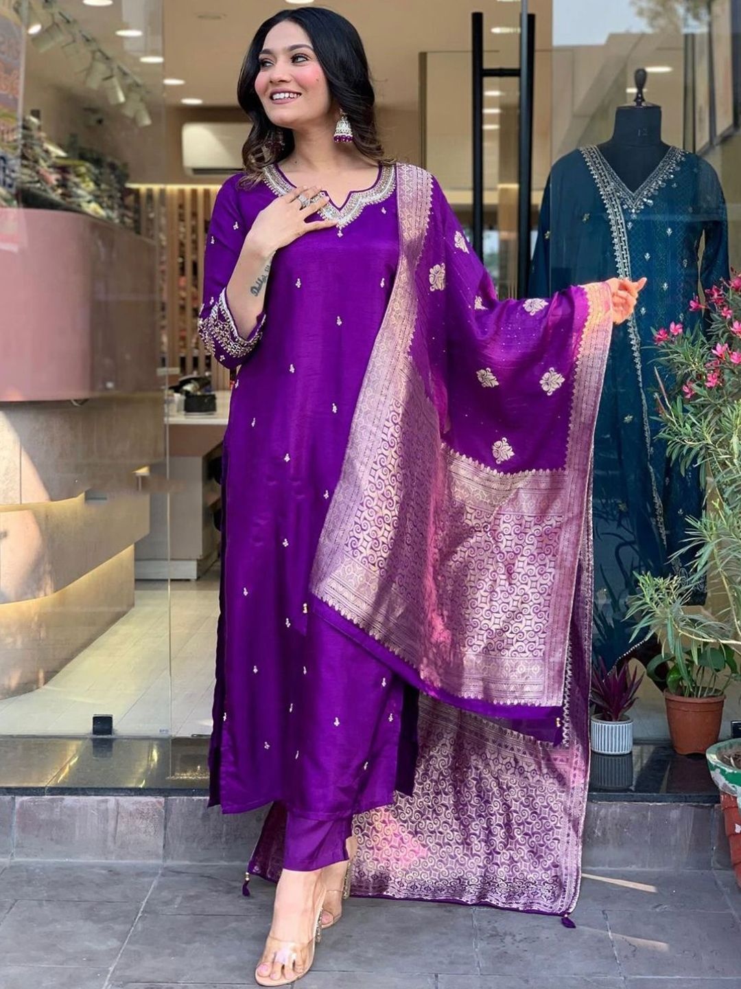 BLACK SCISSOR Floral Embroidered Notch-Neck Straight Kurta With Trousers And Dupatta, Purple
BLACK SCISSOR Floral Embroidered Notch-Neck Straight Kurta With Trousers And Dupatta, Purple