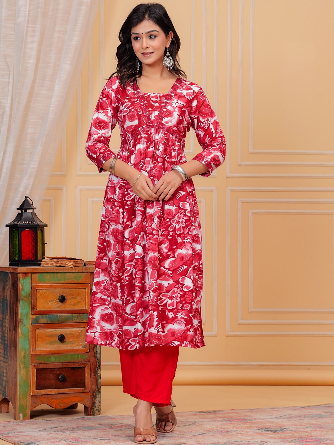 POSHART FASHION AS UNIQUE AS YOU ARE Women Floral Printed Regular Kurta with Trousers, Red
POSHART FASHION AS UNIQUE AS YOU ARE Women Floral Printed Regular Kurta with Trousers, Red